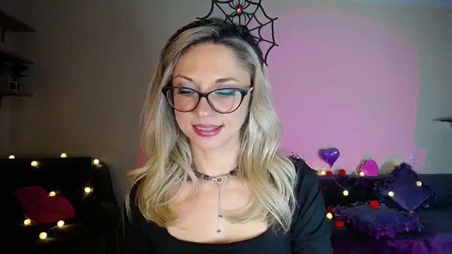 Gallery image thumbnail from Sunshine_alis's myfreecams stream on, 10/31/2025, 18:04 image 14 of 20