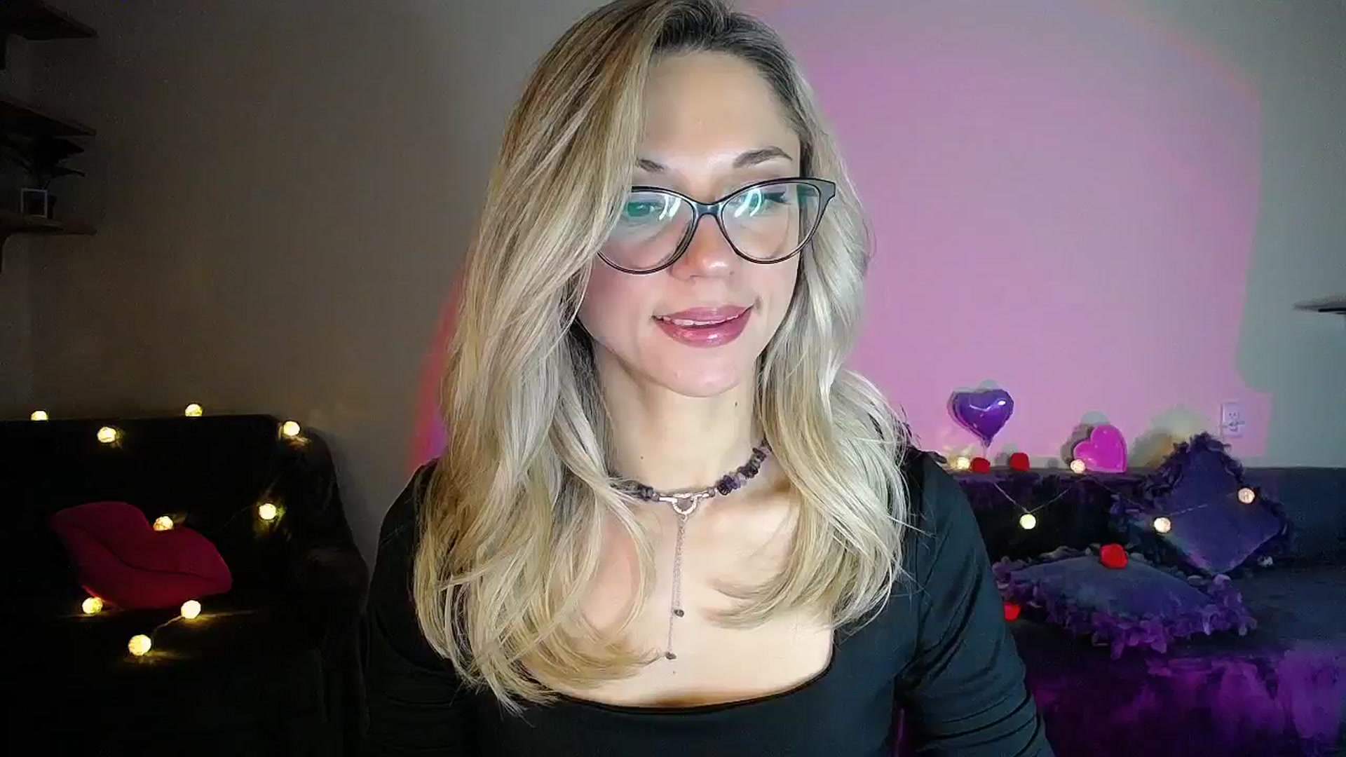Gallery image thumbnail from Sunshine_alis's myfreecams stream on, 10/31/2025, 18:04 image 6 of 20