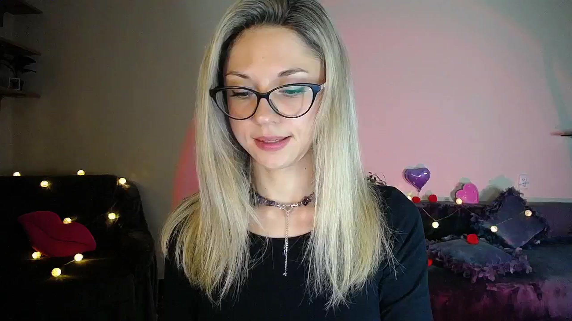 Gallery image thumbnail from Sunshine_alis's myfreecams stream on, 11/03/2025, 19:21 image 17 of 20