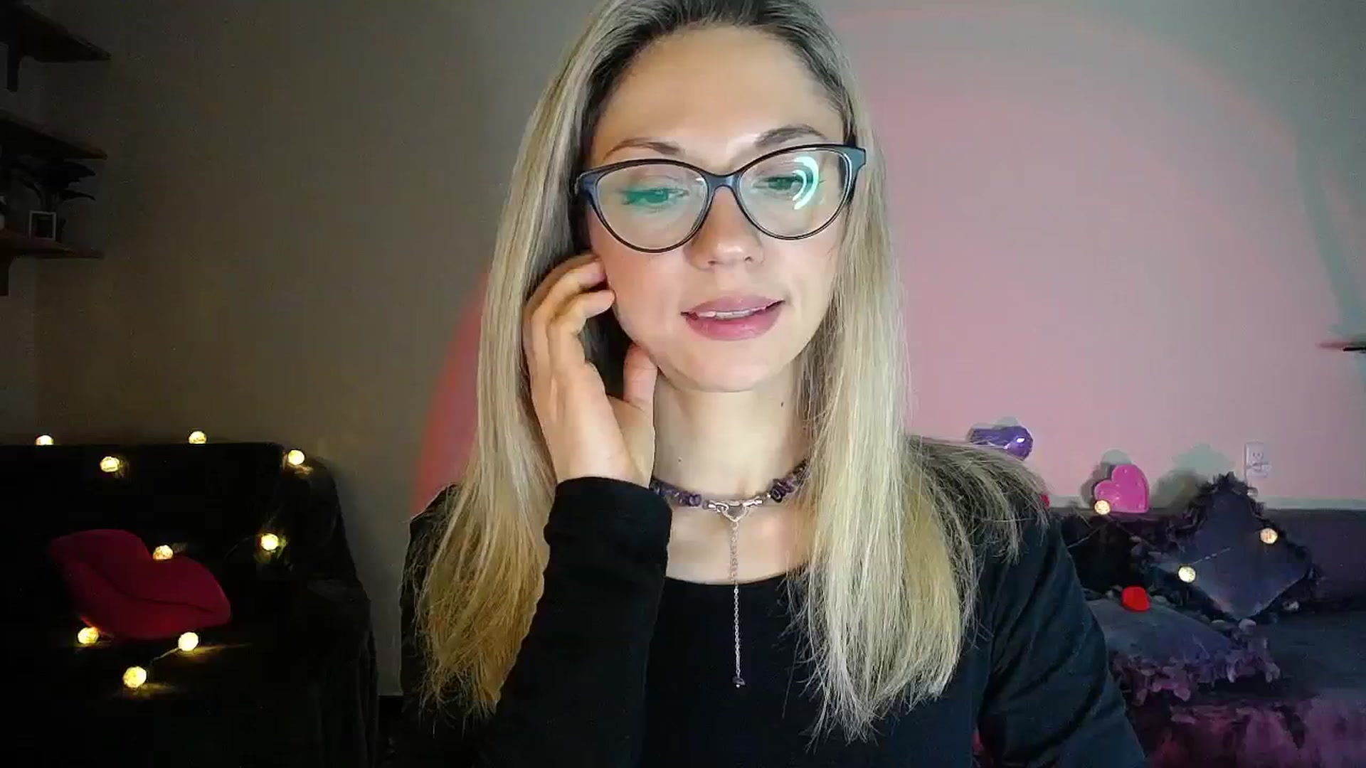 Gallery image thumbnail from Sunshine_alis's myfreecams stream on, 11/03/2025, 19:21 image 19 of 20