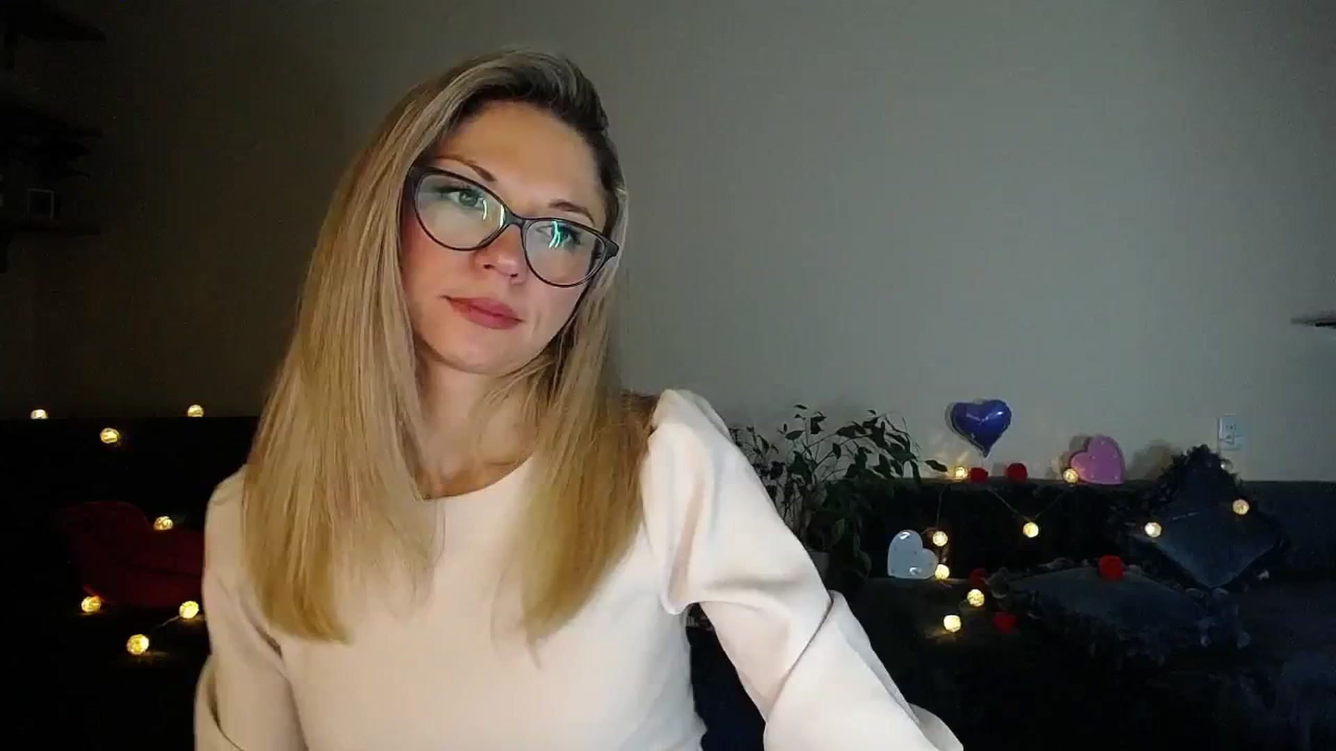 Gallery image thumbnail from Sunshine_alis's myfreecams stream on, 11/06/2025, 18:11 image 4 of 20