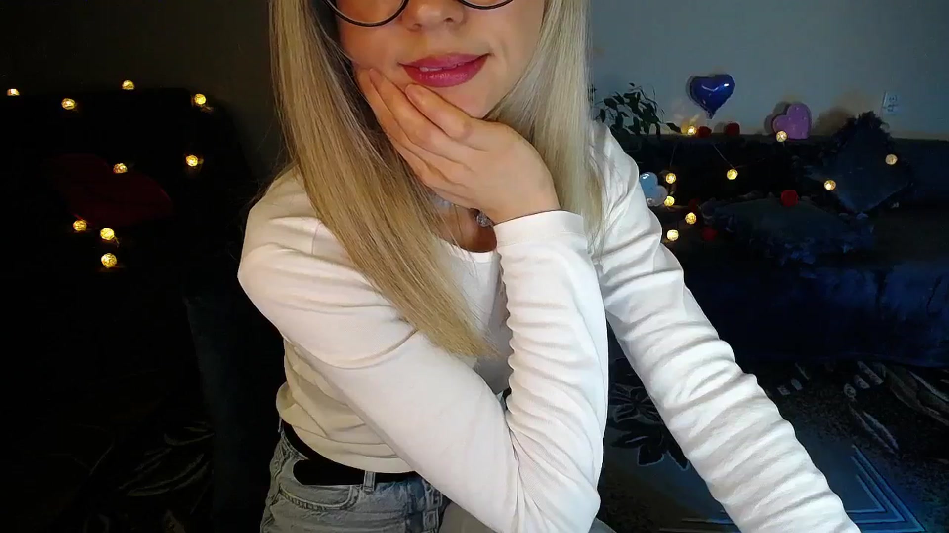 Gallery image thumbnail from Sunshine_alis's myfreecams stream on, 11/13/2025, 18:38 image 18 of 20