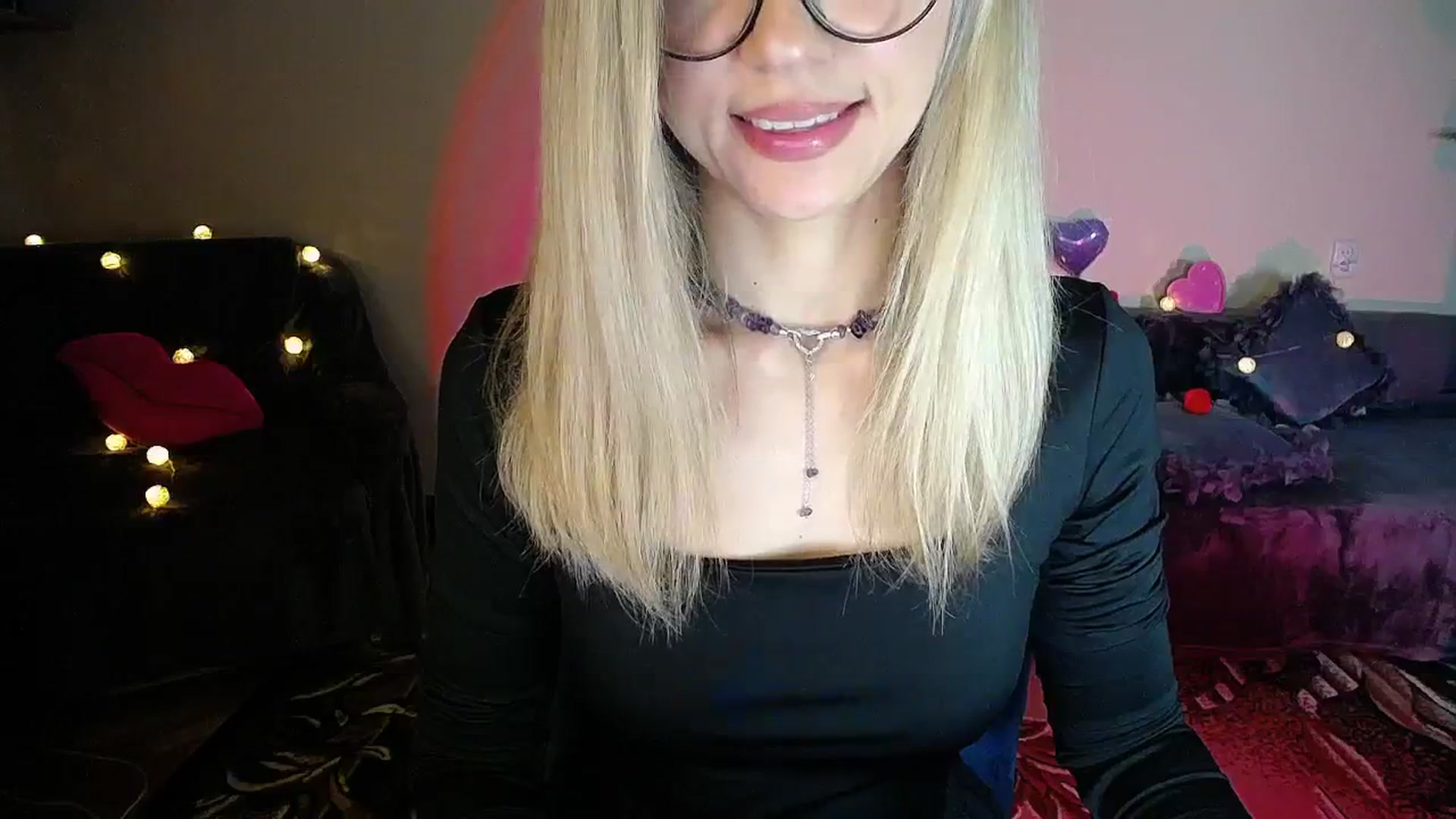 Gallery image thumbnail from Sunshine_alis's myfreecams stream on, 11/17/2025, 19:13 image 4 of 20