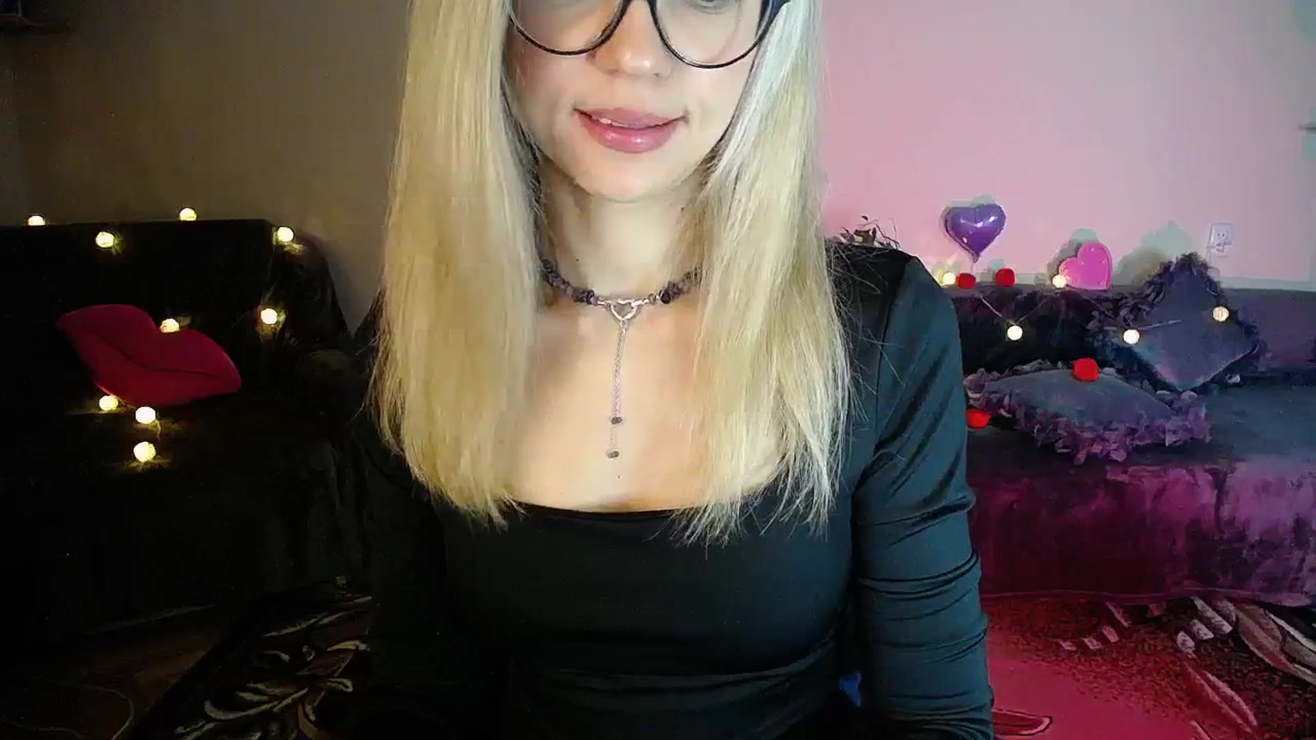 Gallery image thumbnail from Sunshine_alis's myfreecams stream on, 11/17/2025, 20:32 image 2 of 20