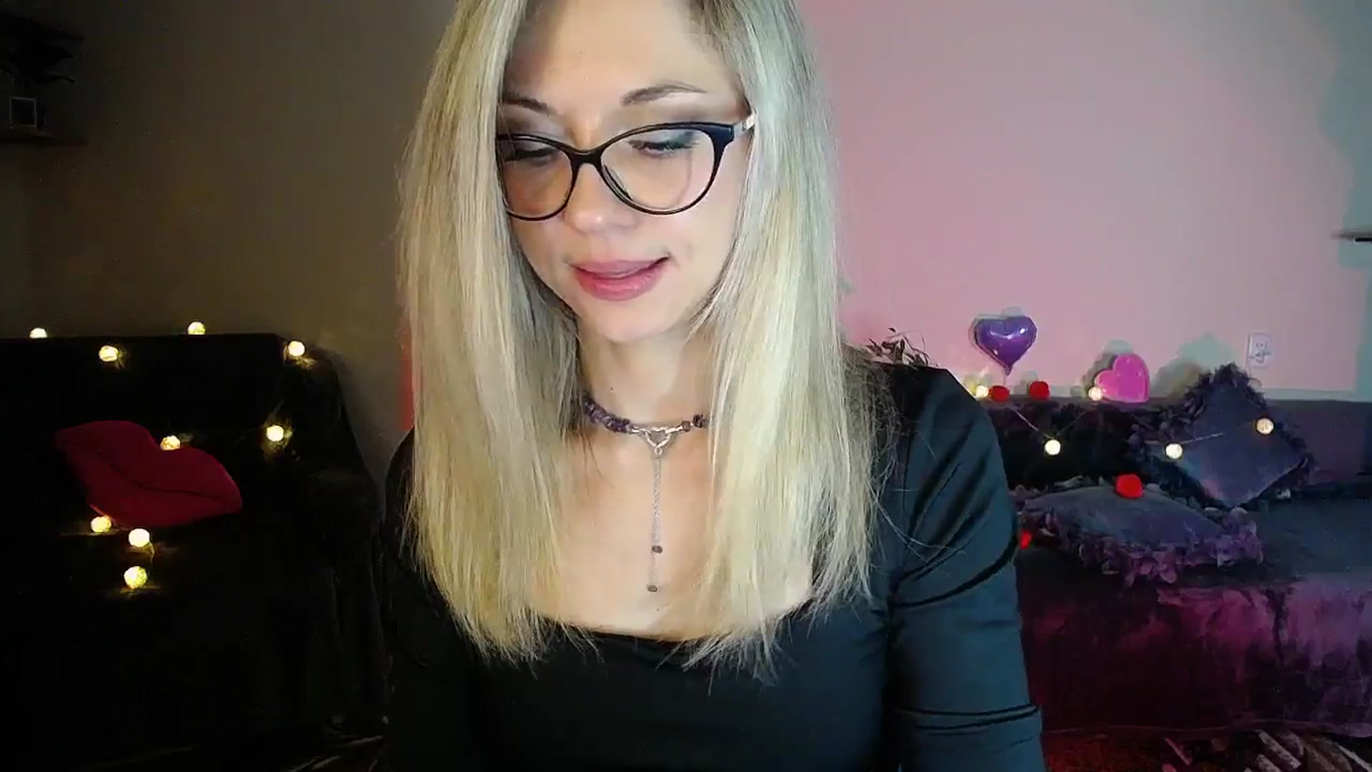 Gallery image thumbnail from Sunshine_alis's myfreecams stream on, 11/17/2025, 20:32 image 15 of 20