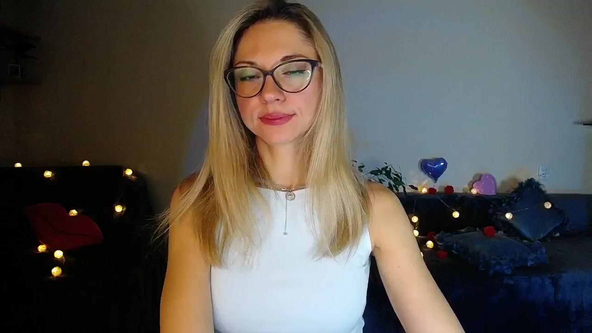 Gallery image thumbnail from Sunshine_alis's myfreecams stream on, 11/19/2025, 17:50 image 19 of 20