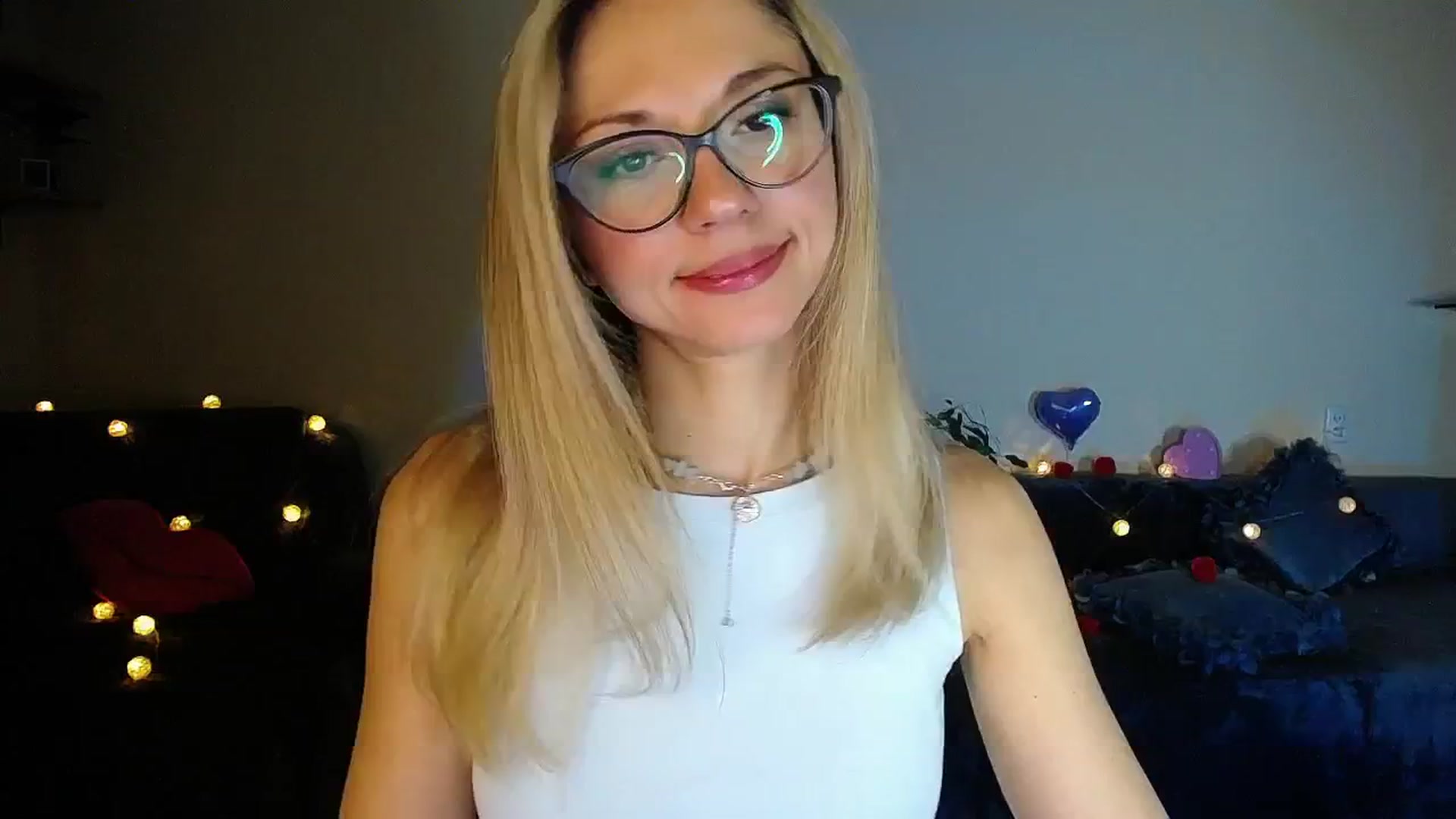 Gallery image thumbnail from Sunshine_alis's myfreecams stream on, 11/19/2025, 17:50 image 13 of 20