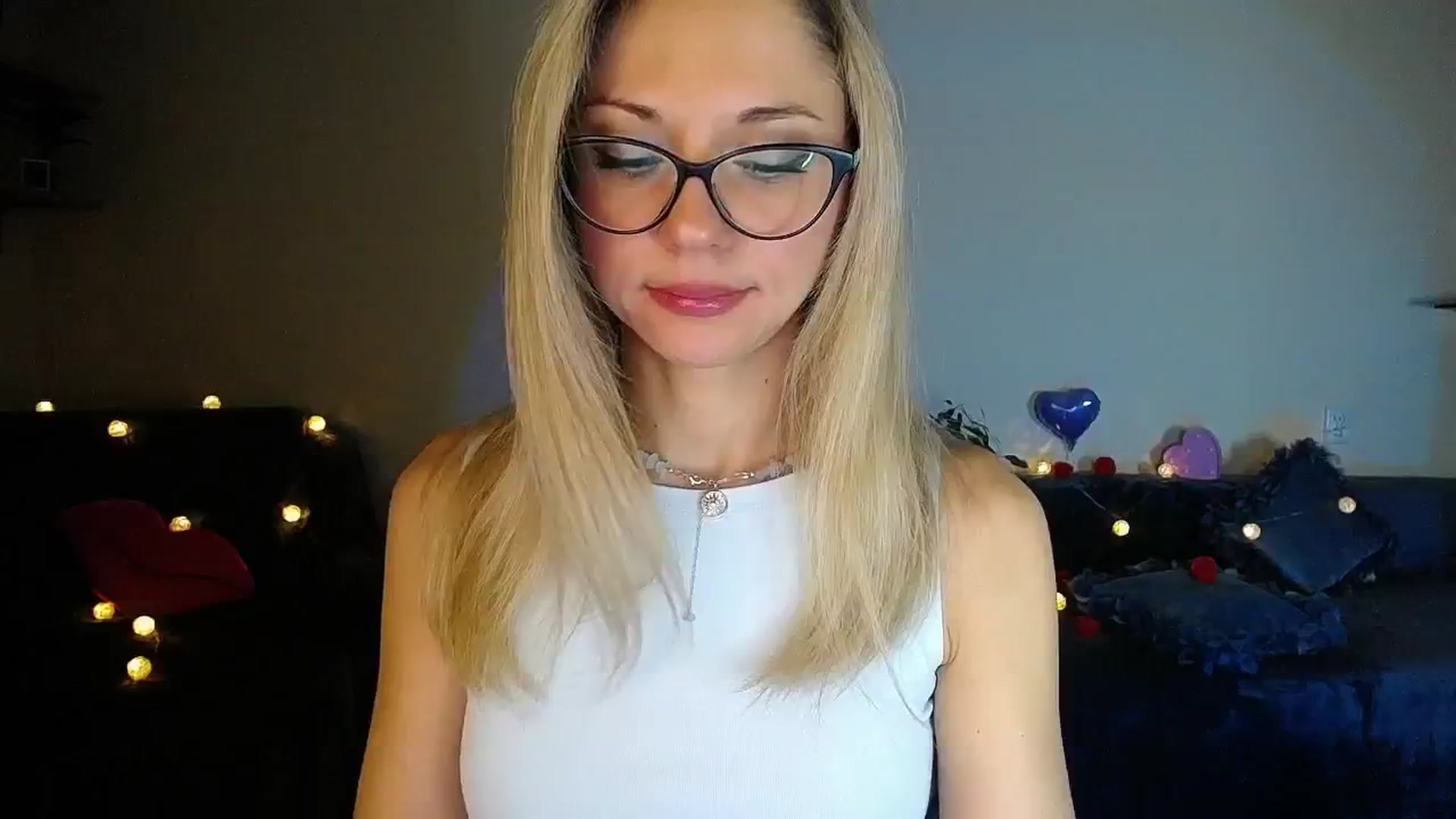 Gallery image thumbnail from Sunshine_alis's myfreecams stream on, 11/19/2025, 17:50 image 12 of 20