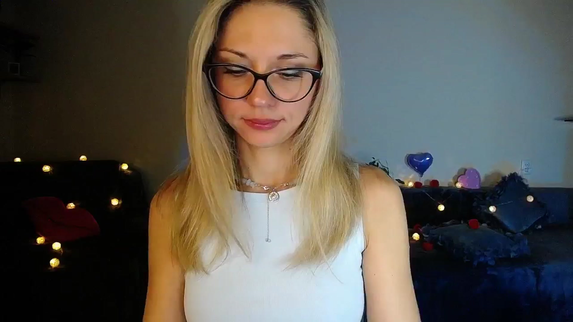 Gallery image thumbnail from Sunshine_alis's myfreecams stream on, 11/19/2025, 17:50 image 15 of 20