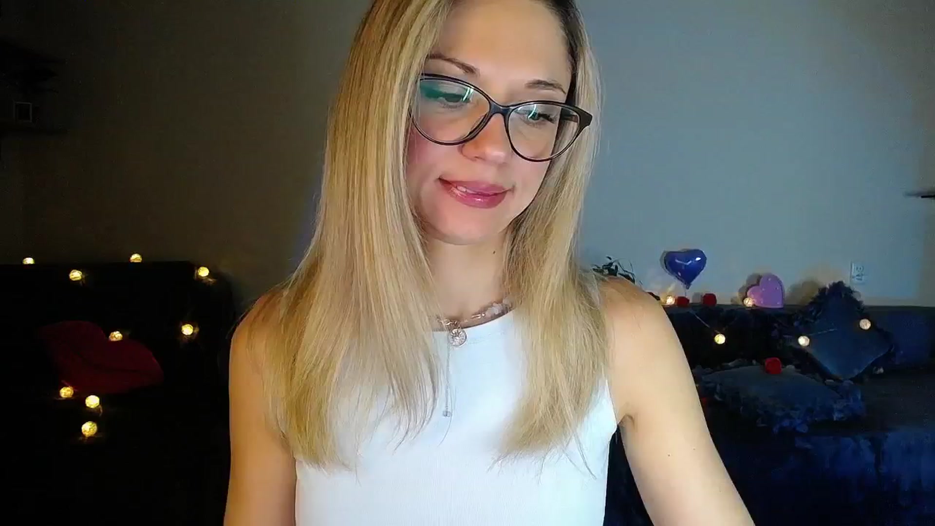 Gallery image thumbnail from Sunshine_alis's myfreecams stream on, 11/19/2025, 17:50 image 14 of 20