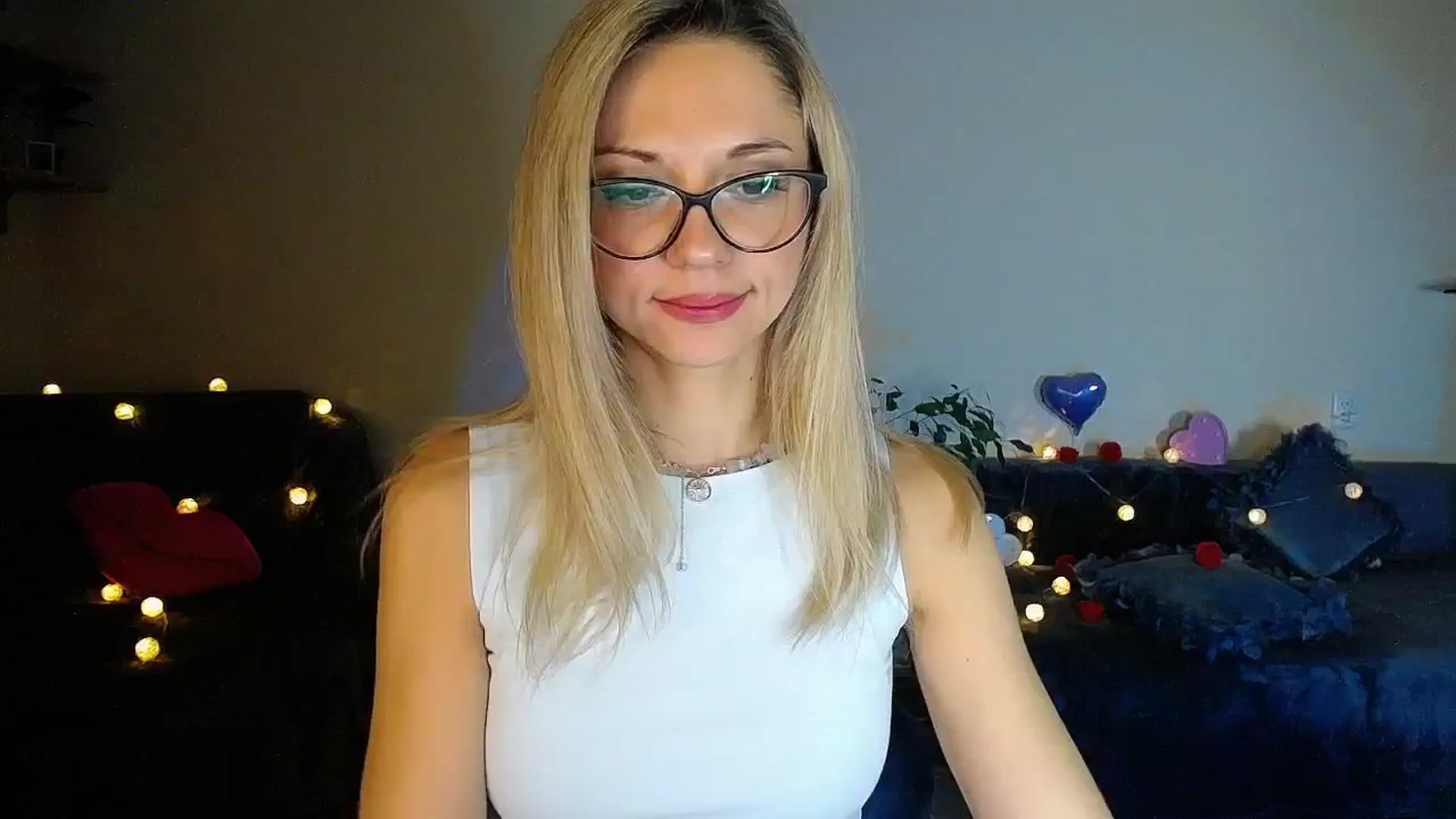 Gallery image thumbnail from Sunshine_alis's myfreecams stream on, 11/19/2025, 20:13 image 19 of 20