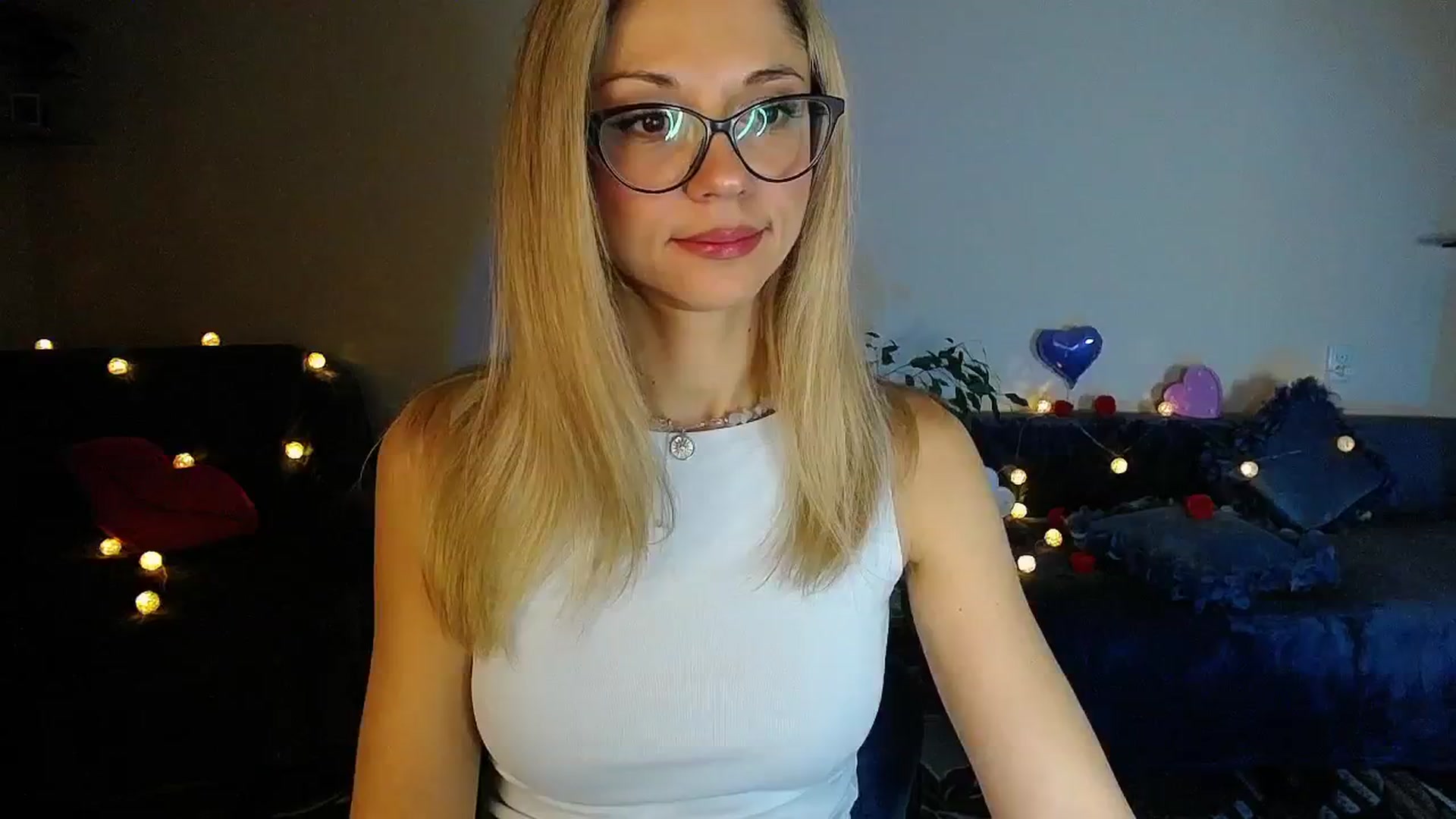 Gallery image thumbnail from Sunshine_alis's myfreecams stream on, 11/19/2025, 20:13 image 6 of 20