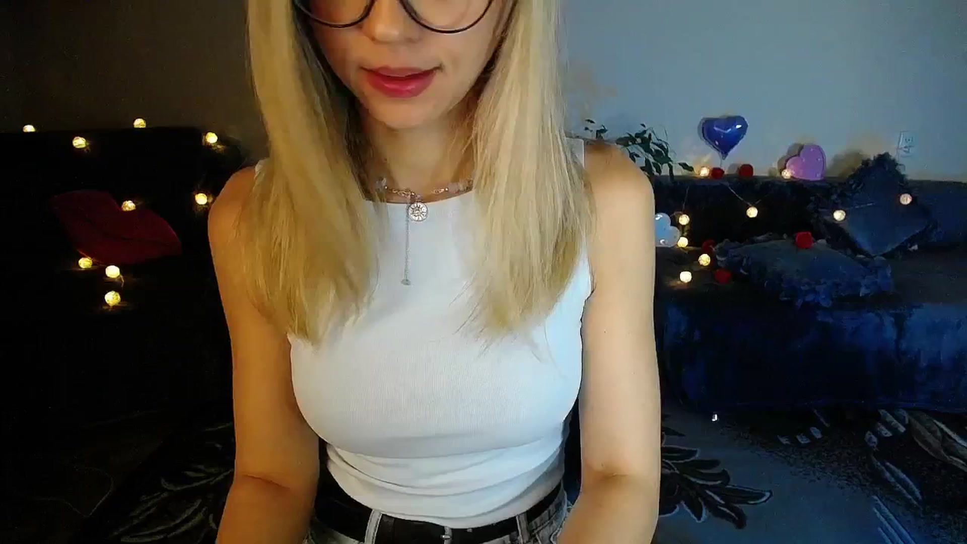 Gallery image thumbnail from Sunshine_alis's myfreecams stream on, 11/19/2025, 20:13 image 15 of 20