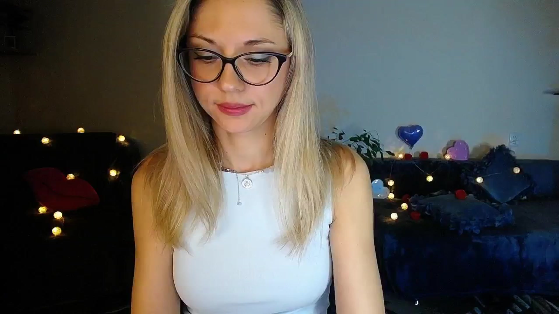 Gallery image thumbnail from Sunshine_alis's myfreecams stream on, 11/19/2025, 20:13 image 4 of 20