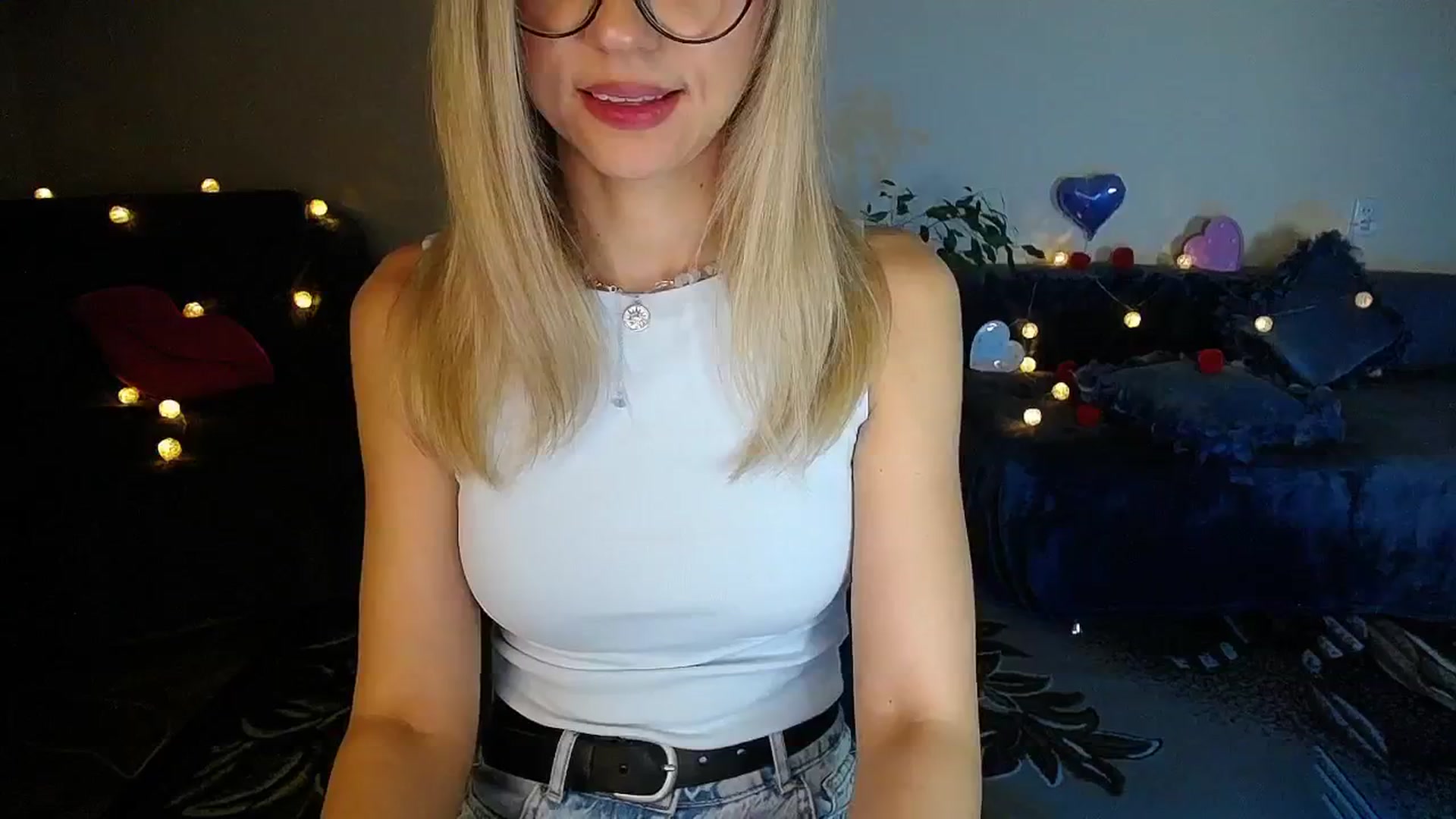 Gallery image thumbnail from Sunshine_alis's myfreecams stream on, 11/19/2025, 20:13 image 17 of 20