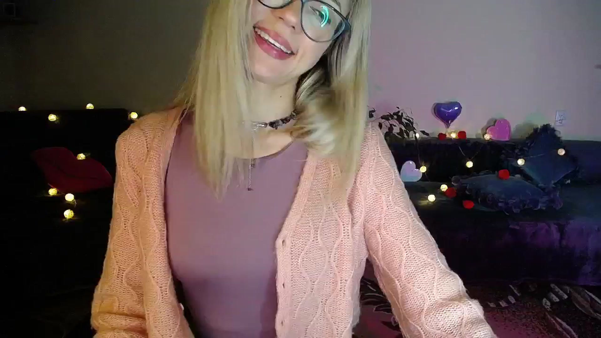 Gallery image thumbnail from Sunshine_alis's myfreecams stream on, 11/21/2025, 17:42 image 16 of 20