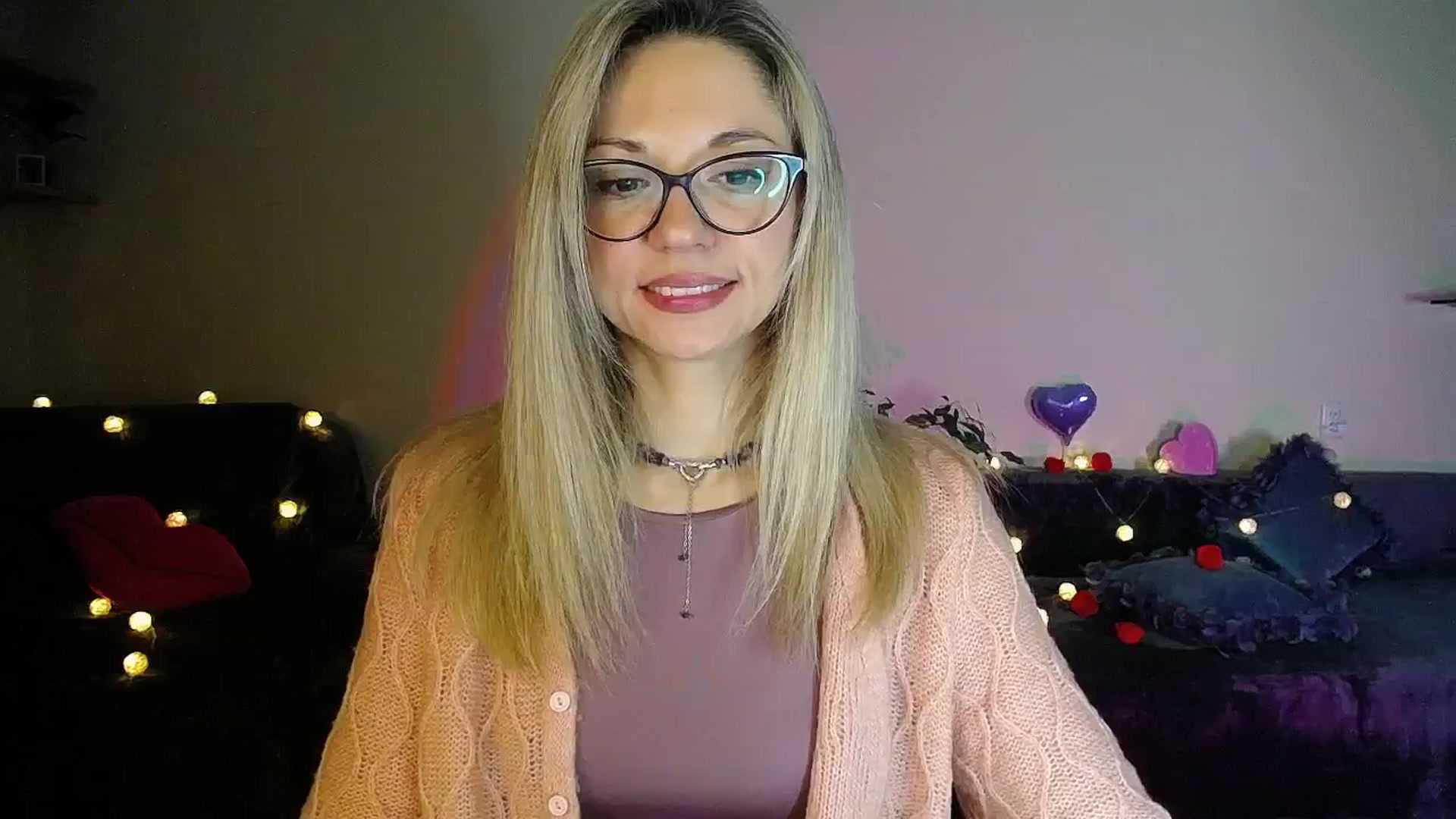 Gallery image thumbnail from Sunshine_alis's myfreecams stream on, 11/21/2025, 17:42 image 4 of 20