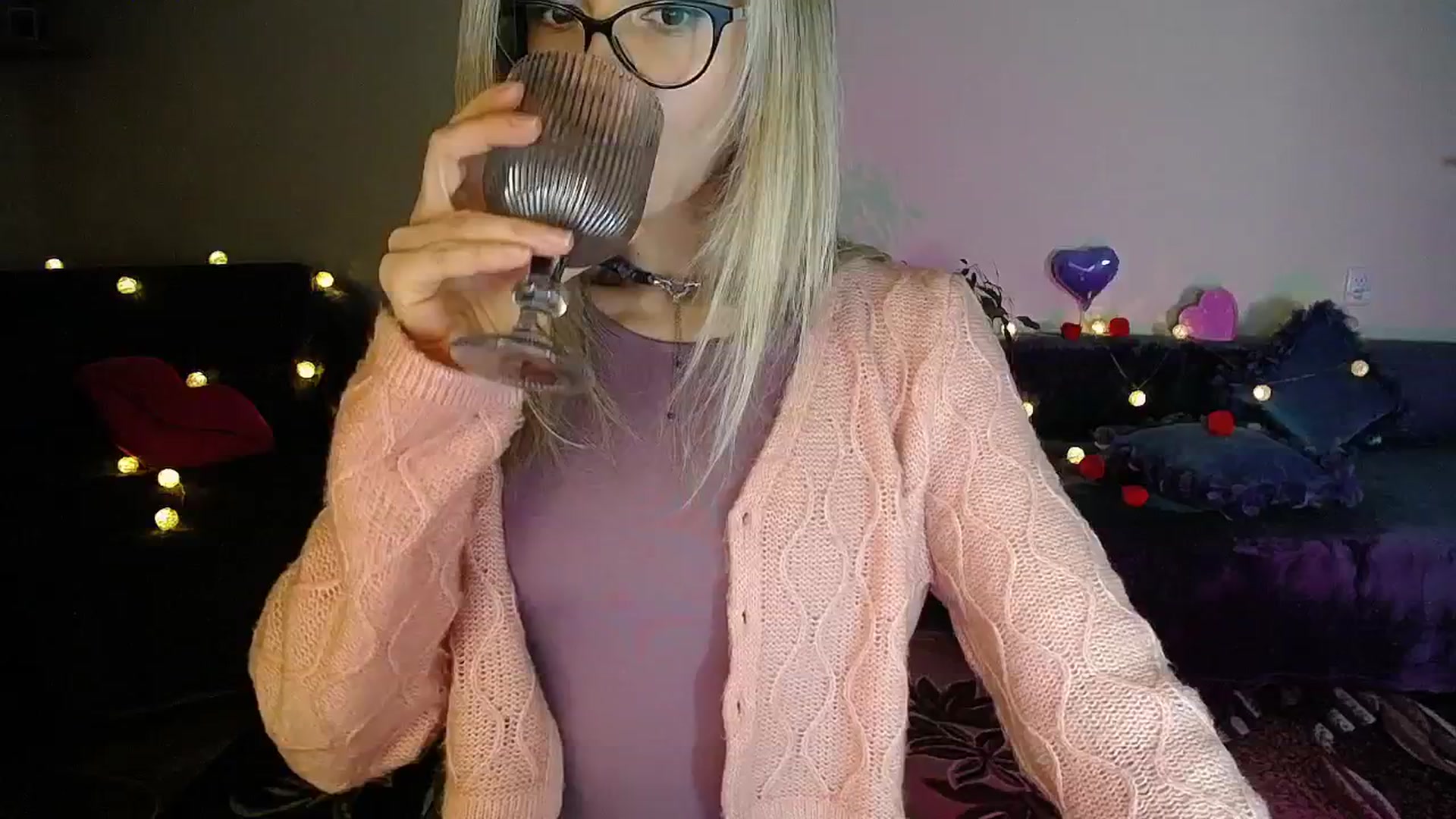 Gallery image thumbnail from Sunshine_alis's myfreecams stream on, 11/21/2025, 17:42 image 15 of 20