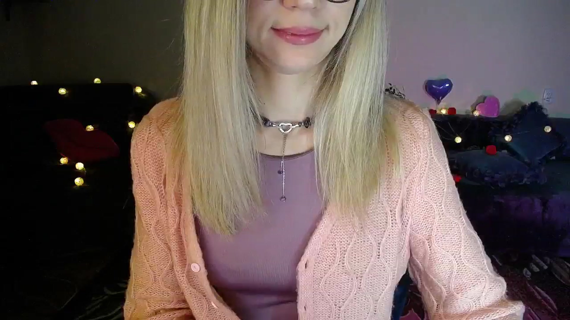 Gallery image thumbnail from Sunshine_alis's myfreecams stream on, 11/21/2025, 19:56 image 18 of 20