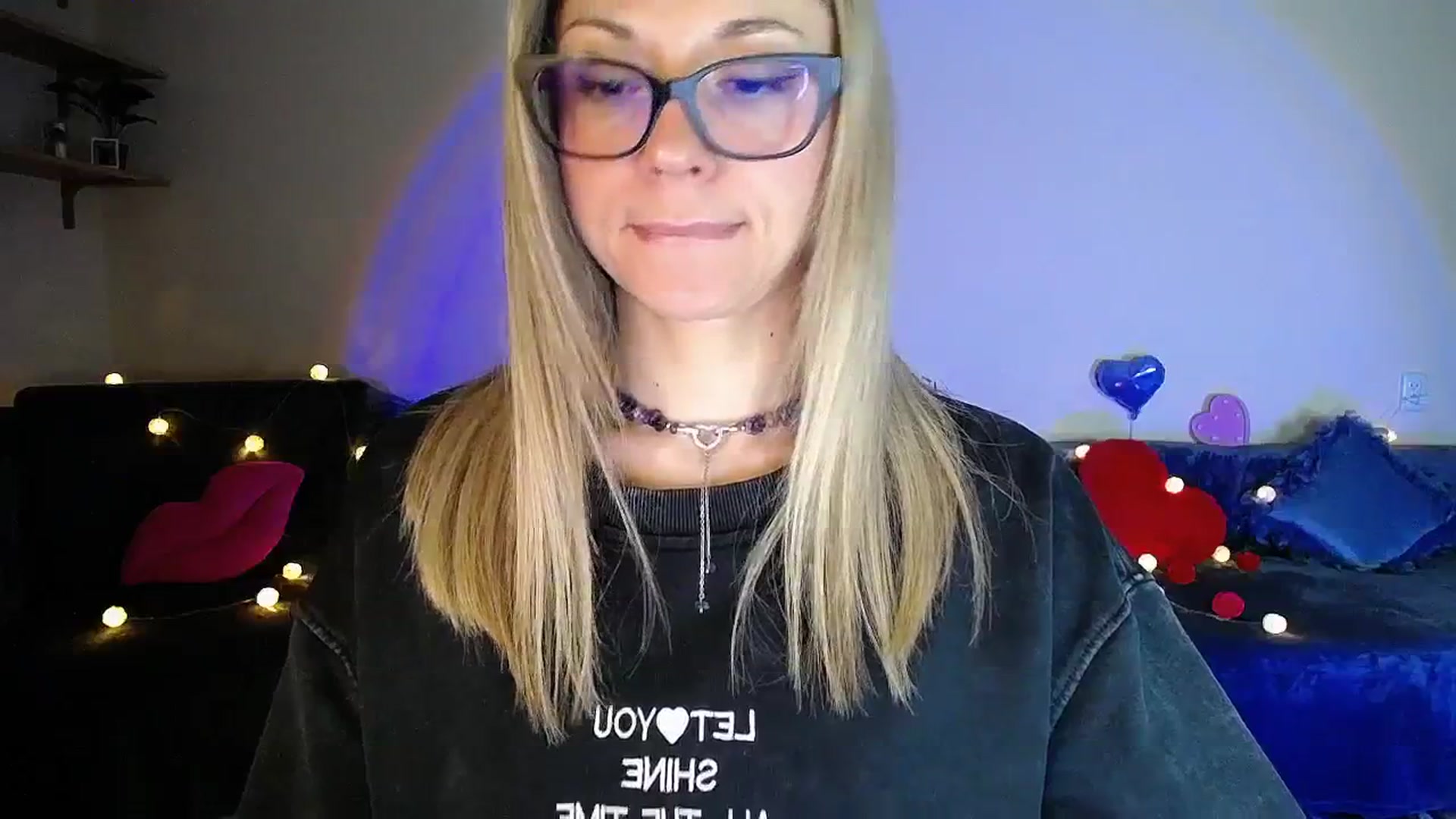 Gallery image thumbnail from Sunshine_alis's myfreecams stream on, 04/08/2026, 19:11 image 12 of 20