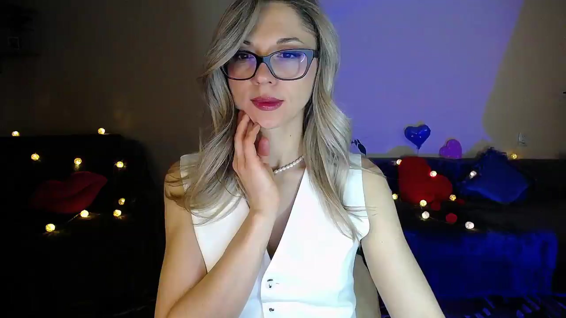 Gallery image thumbnail from Sunshine_alis's myfreecams stream on, 05/05/2026, 19:19 image 4 of 20