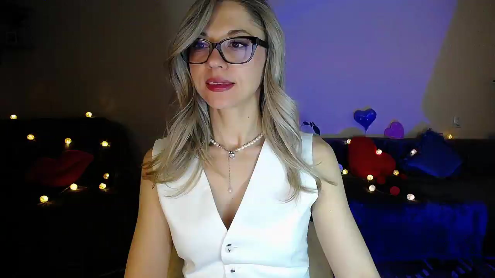 Gallery image thumbnail from Sunshine_alis's myfreecams stream on, 05/05/2026, 19:19 image 11 of 20
