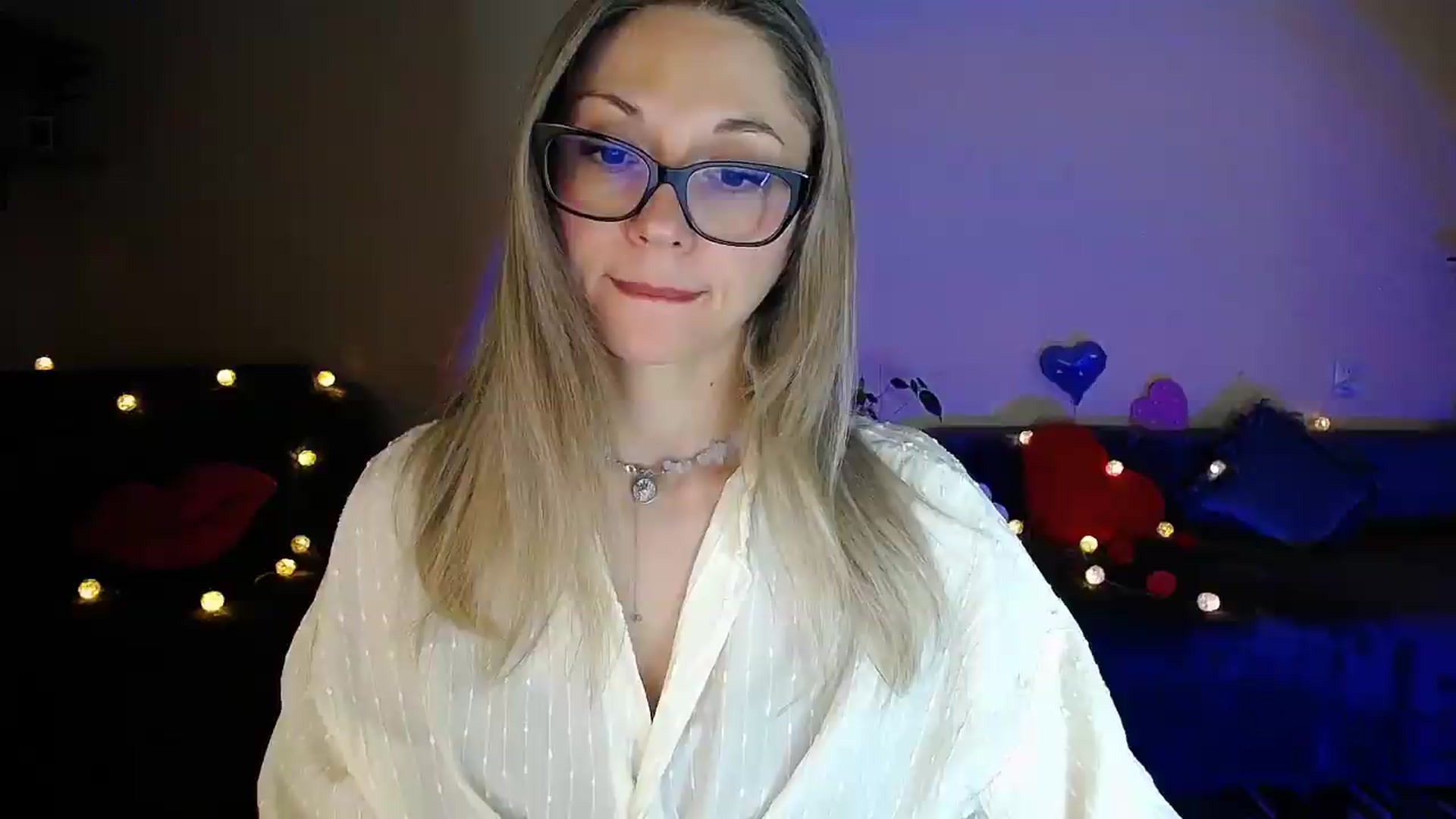 Gallery image thumbnail from Sunshine_alis's myfreecams stream on, 05/06/2026, 19:43 image 2 of 20