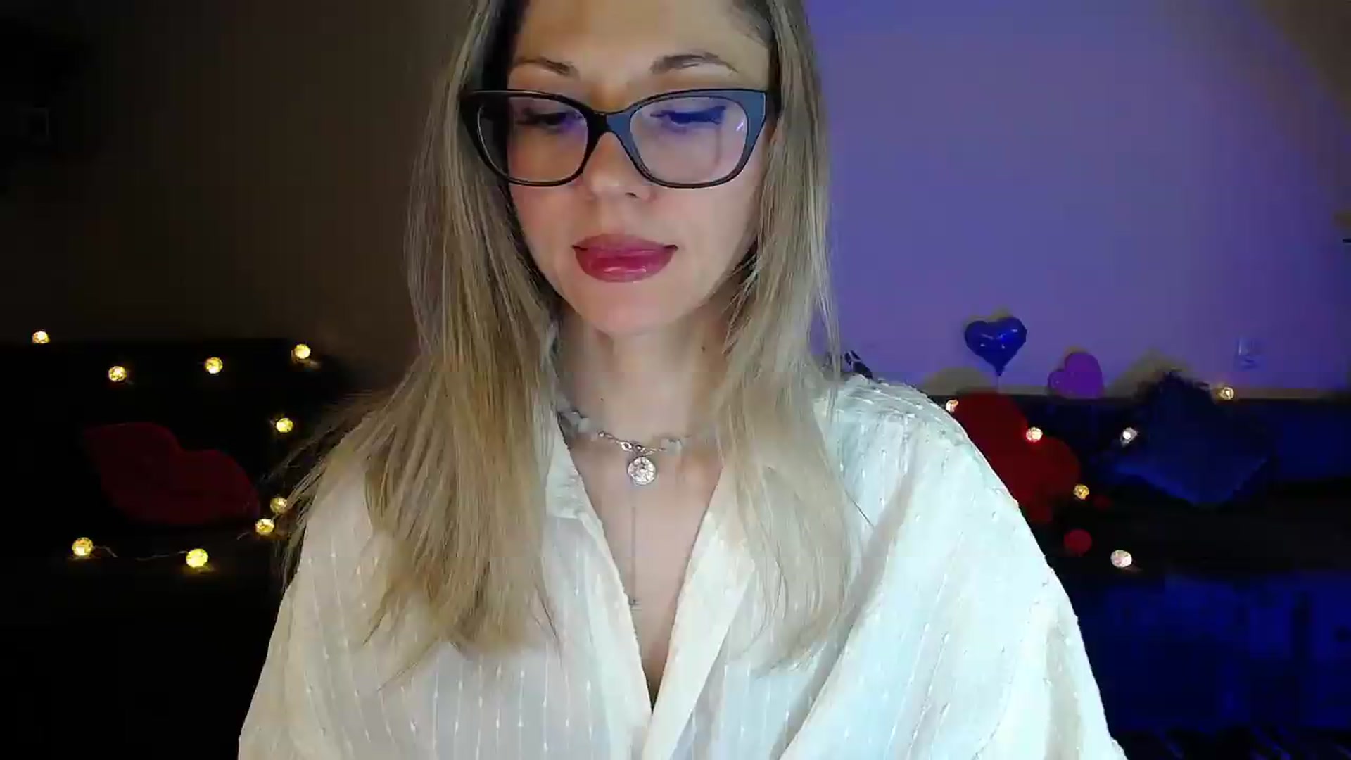 Gallery image thumbnail from Sunshine_alis's myfreecams stream on, 05/06/2026, 19:43 image 8 of 20