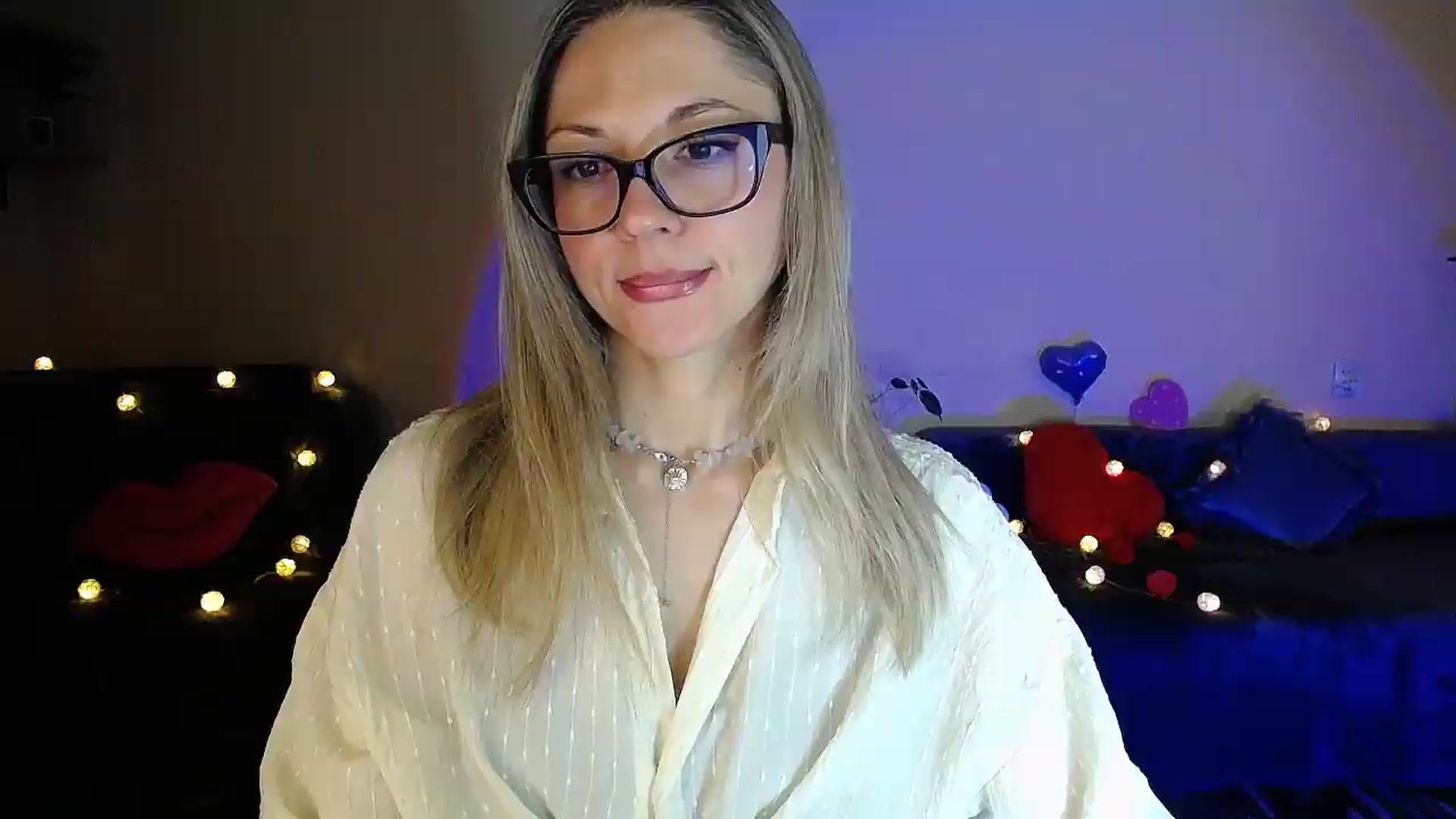 Gallery image thumbnail from Sunshine_alis's myfreecams stream on, 05/06/2026, 19:43 image 6 of 20