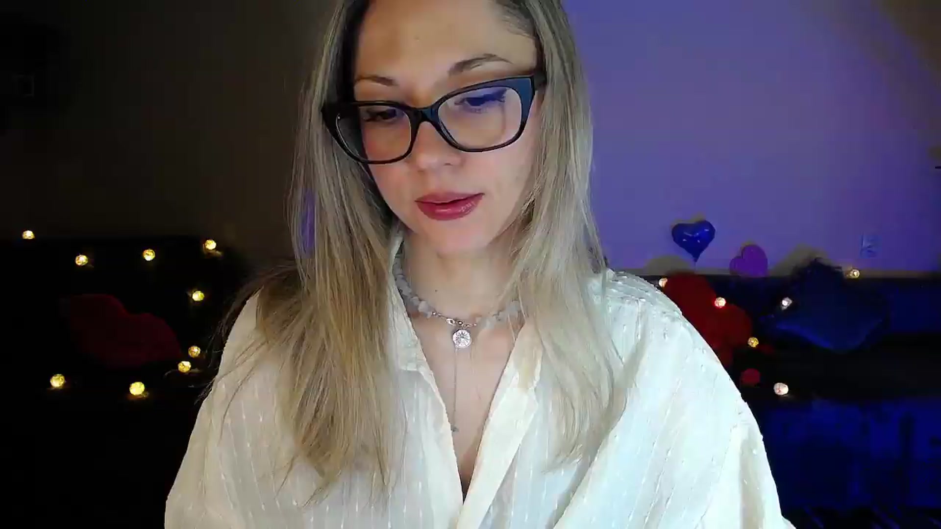 Gallery image thumbnail from Sunshine_alis's myfreecams stream on, 05/06/2026, 19:43 image 9 of 20