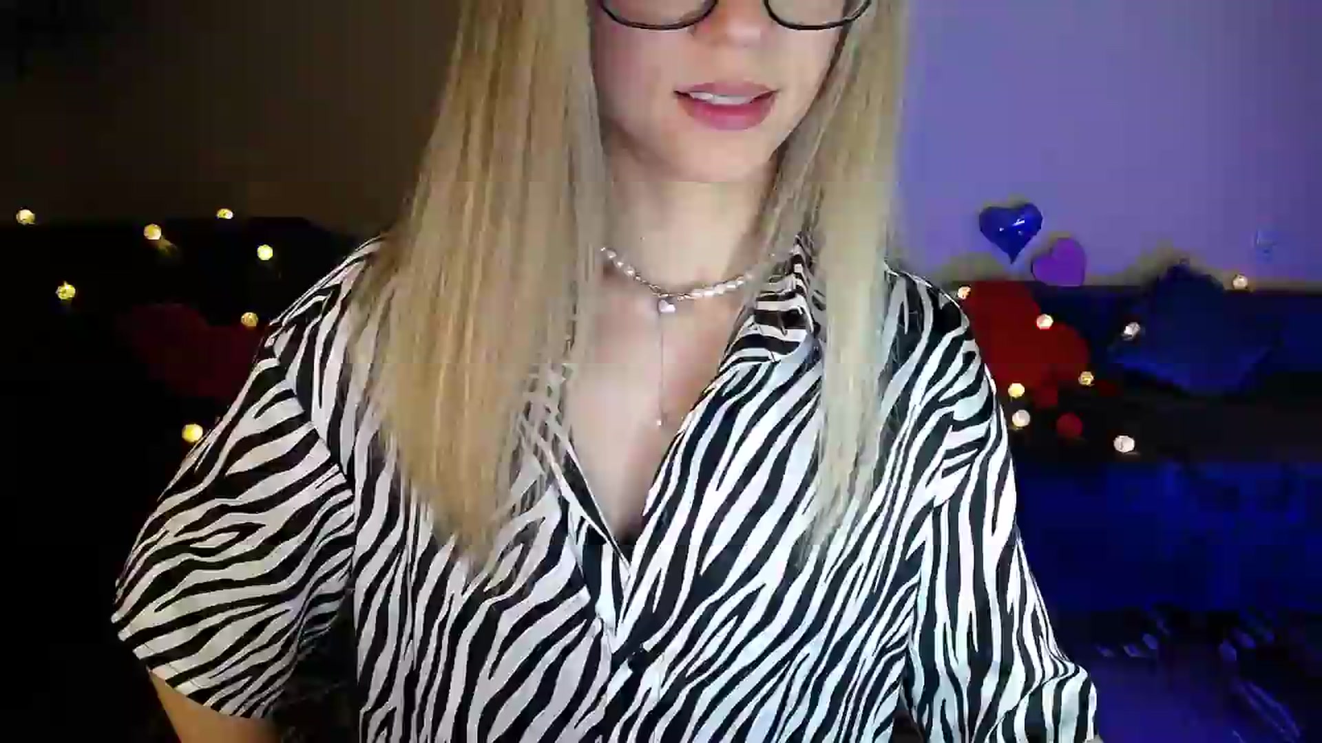 Gallery image thumbnail from Sunshine_alis's myfreecams stream on, 05/19/2026, 20:18 image 9 of 20