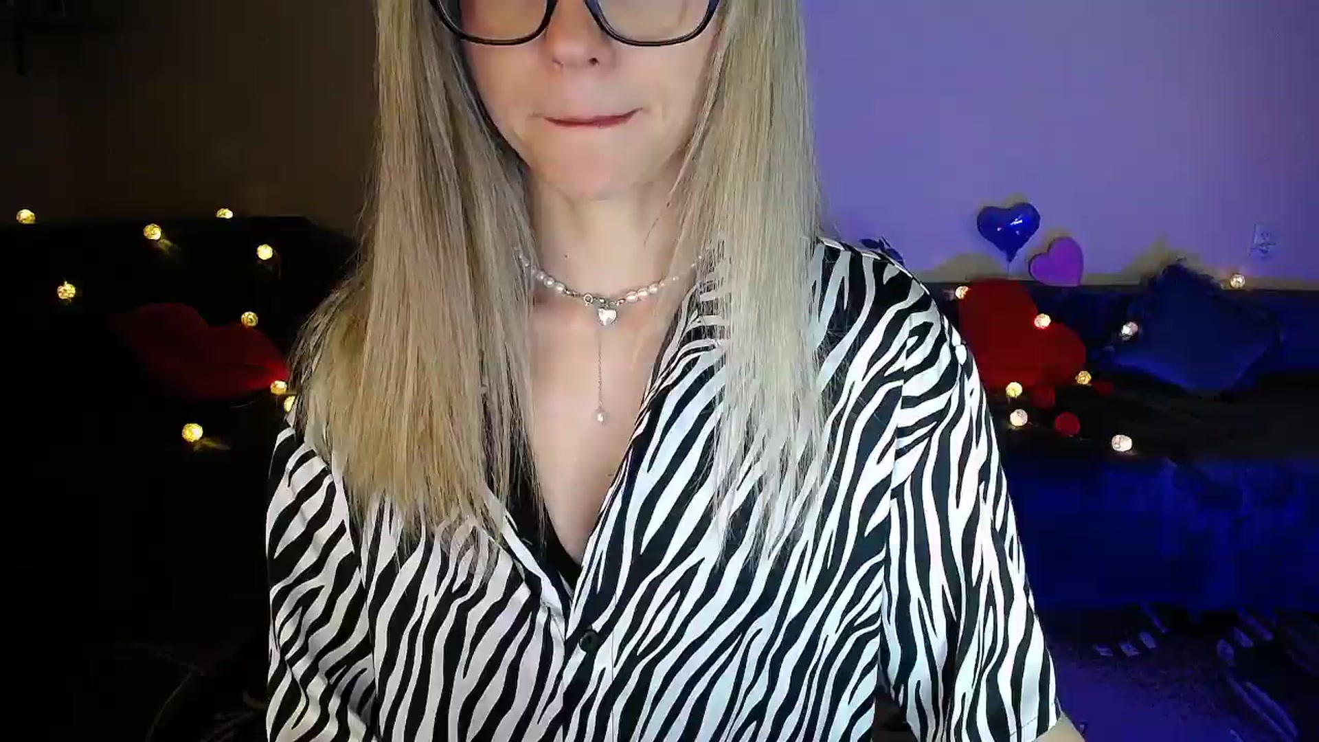 Gallery image thumbnail from Sunshine_alis's myfreecams stream on, 05/19/2026, 20:18 image 4 of 20