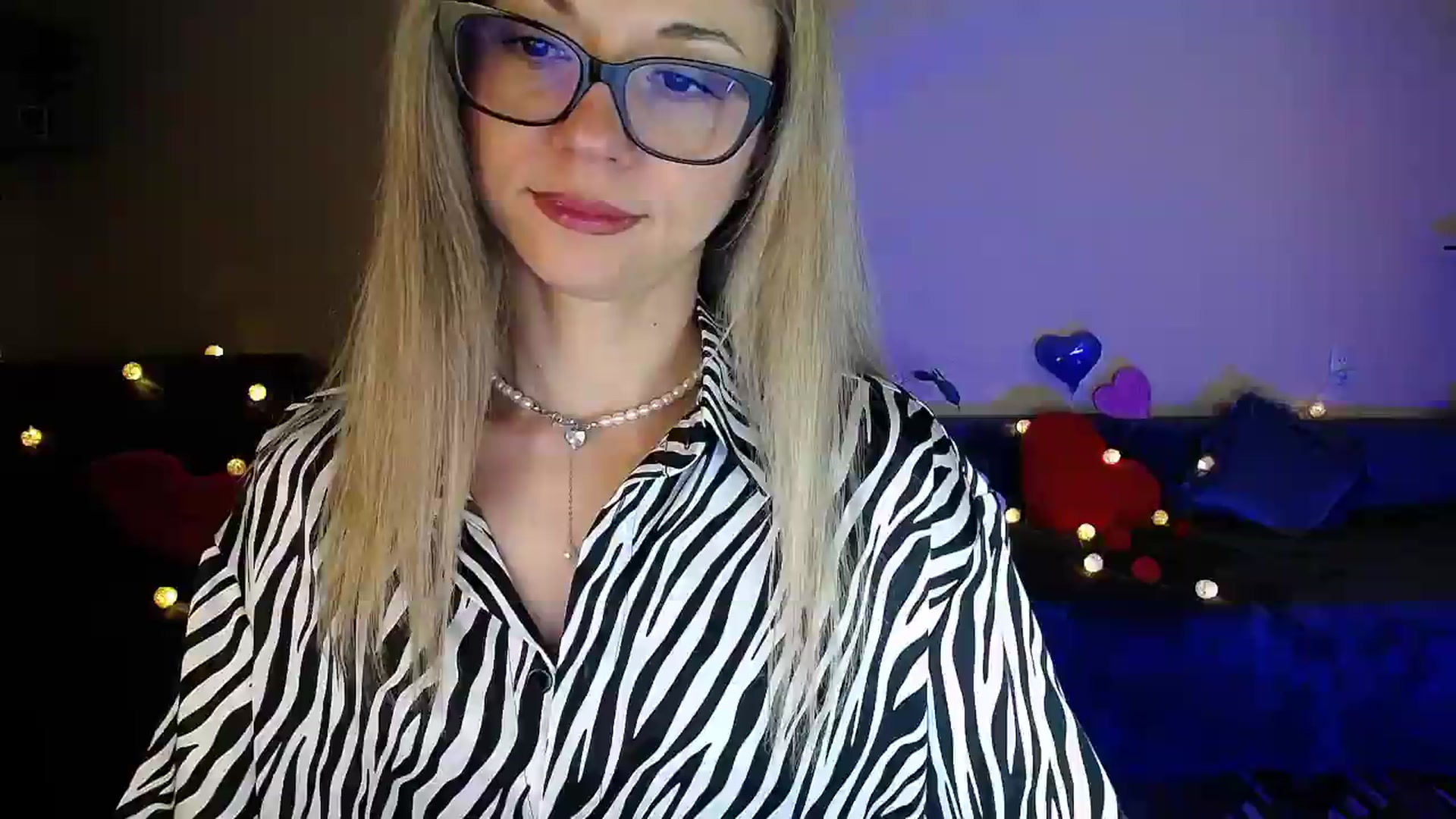 Gallery image thumbnail from Sunshine_alis's myfreecams stream on, 05/19/2026, 20:18 image 1 of 20