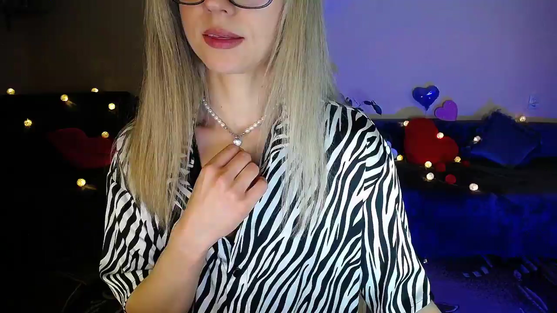 Gallery image thumbnail from Sunshine_alis's myfreecams stream on, 05/19/2026, 20:18 image 7 of 20