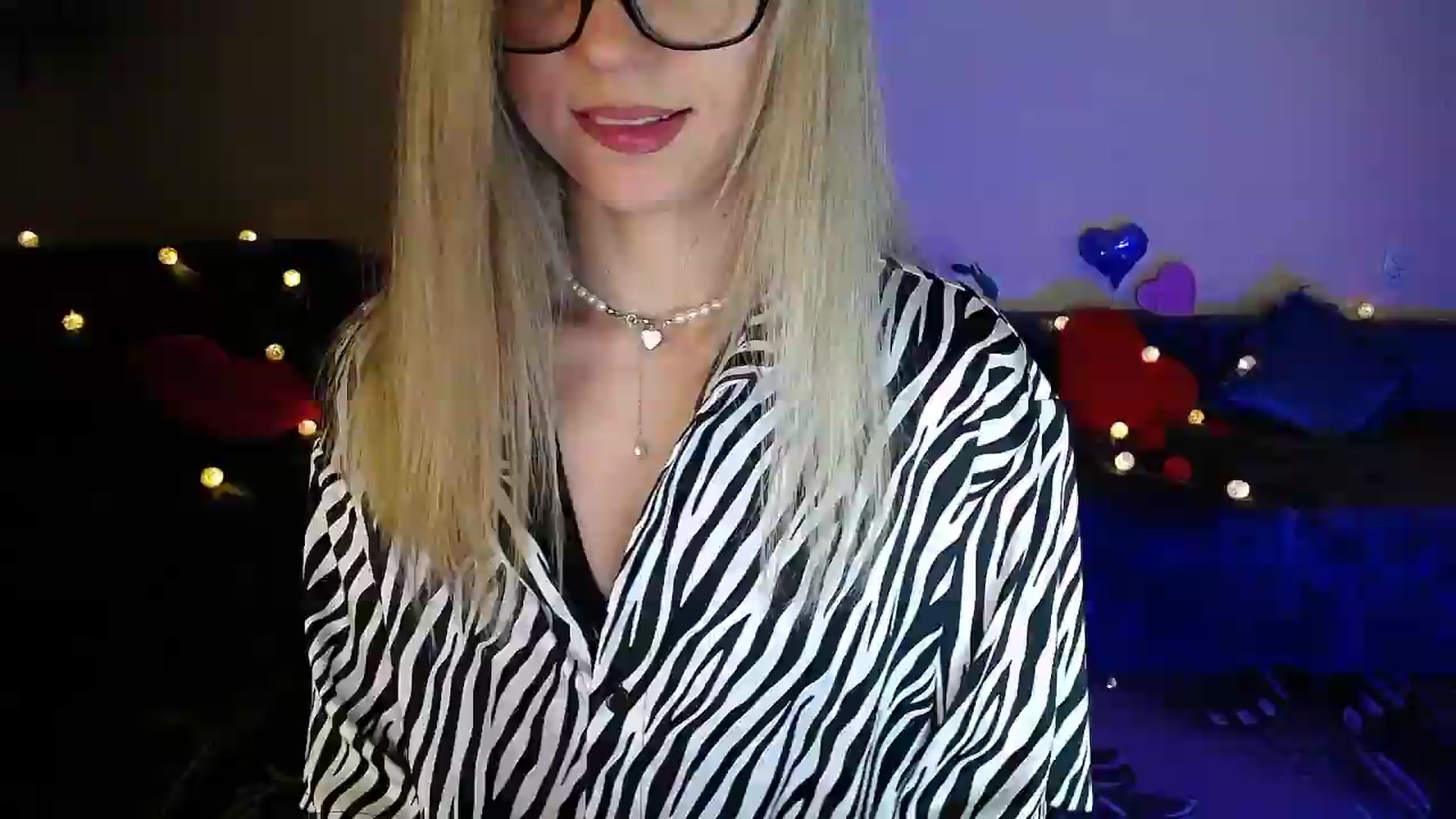 Gallery image thumbnail from Sunshine_alis's myfreecams stream on, 05/19/2026, 20:18 image 6 of 20