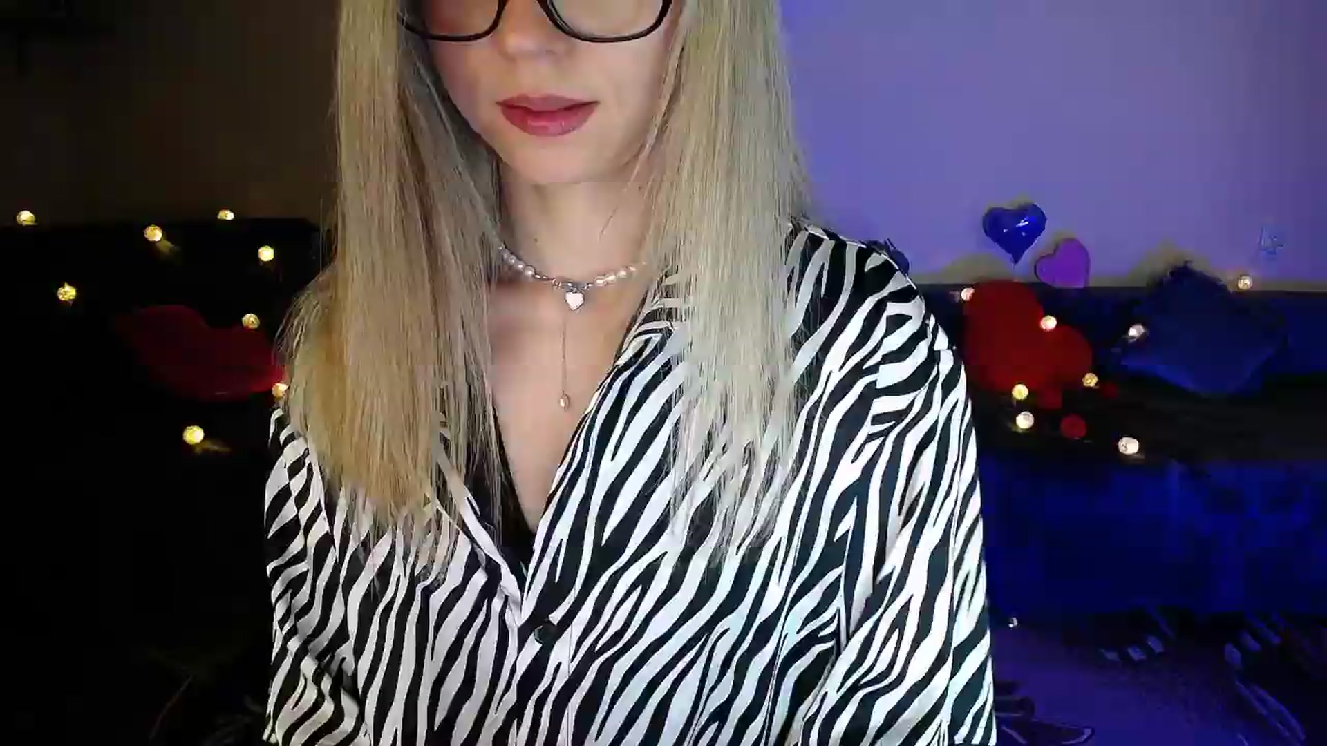Gallery image thumbnail from Sunshine_alis's myfreecams stream on, 05/19/2026, 20:18 image 5 of 20