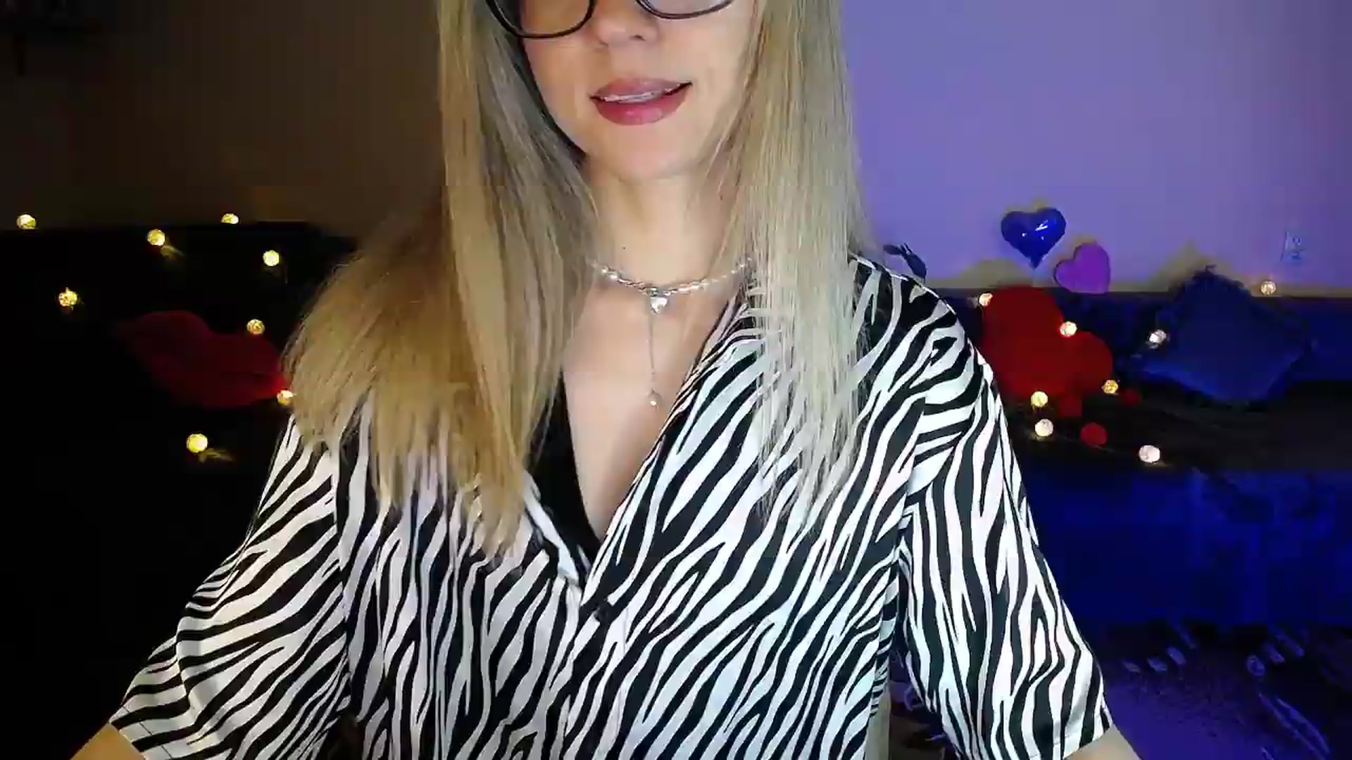 Gallery image thumbnail from Sunshine_alis's myfreecams stream on, 05/19/2026, 20:18 image 3 of 20