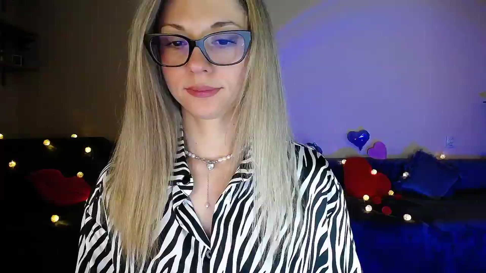 Gallery image thumbnail from Sunshine_alis's myfreecams stream on, 05/19/2026, 20:18 image 13 of 20