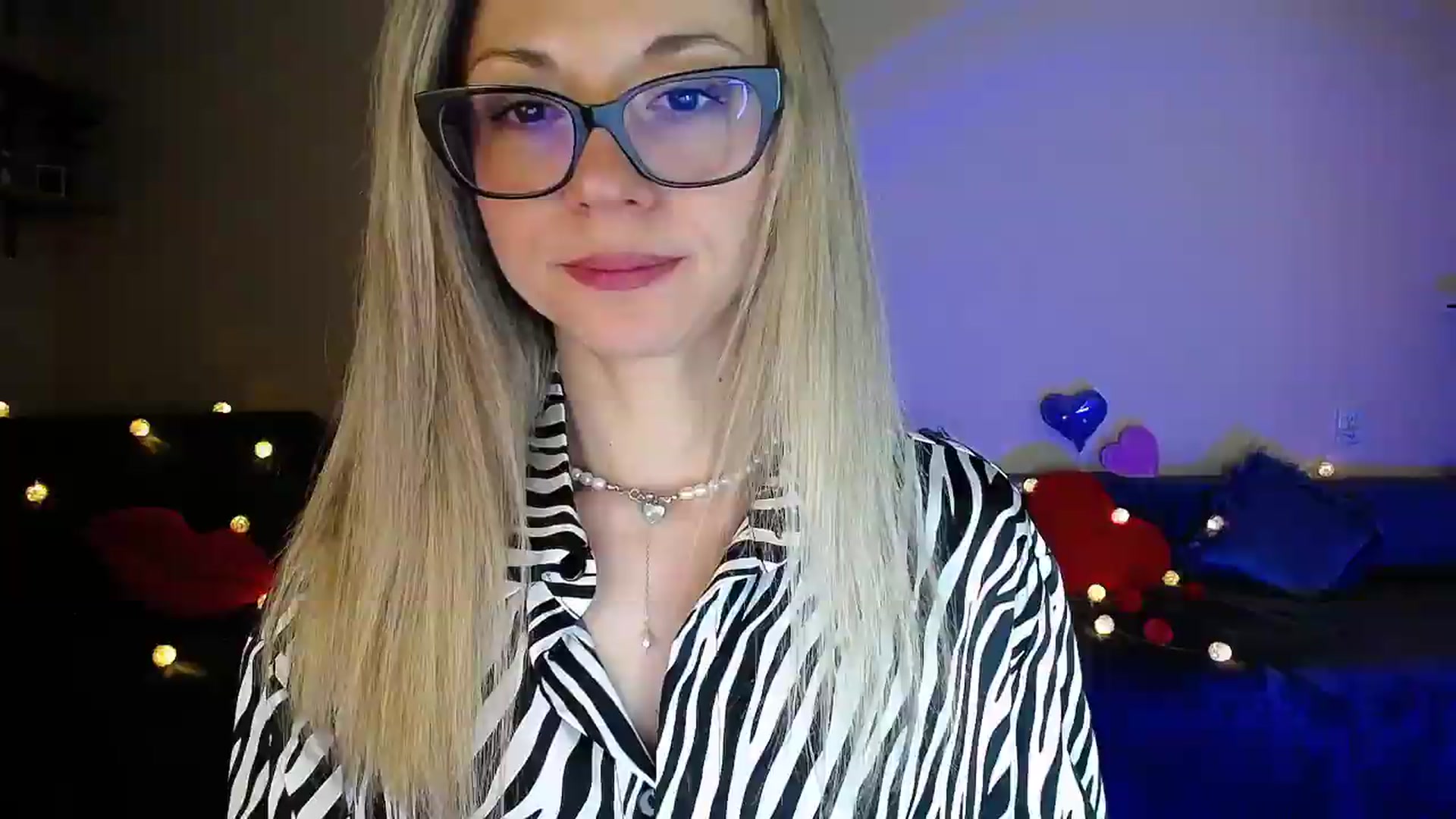 Gallery image thumbnail from Sunshine_alis's myfreecams stream on, 05/19/2026, 20:18 image 12 of 20
