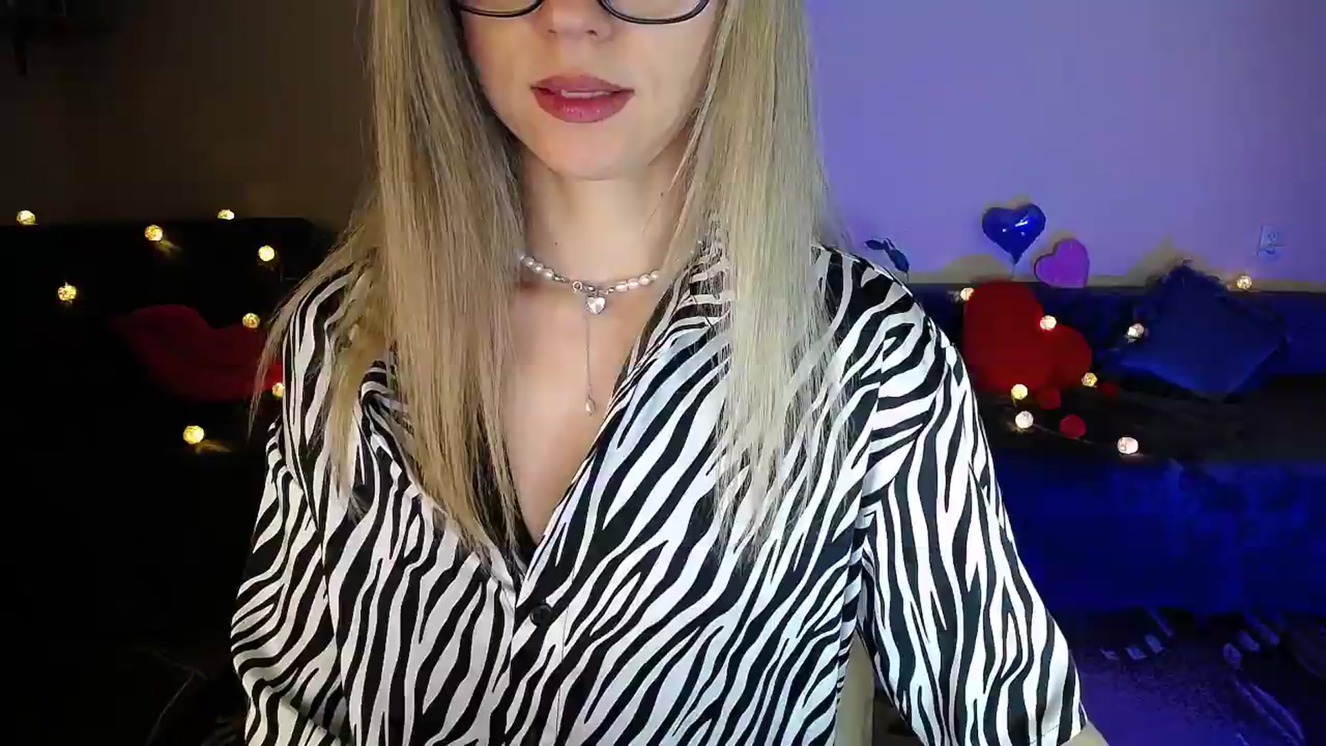 Gallery image thumbnail from Sunshine_alis's myfreecams stream on, 05/19/2026, 20:18 image 2 of 20