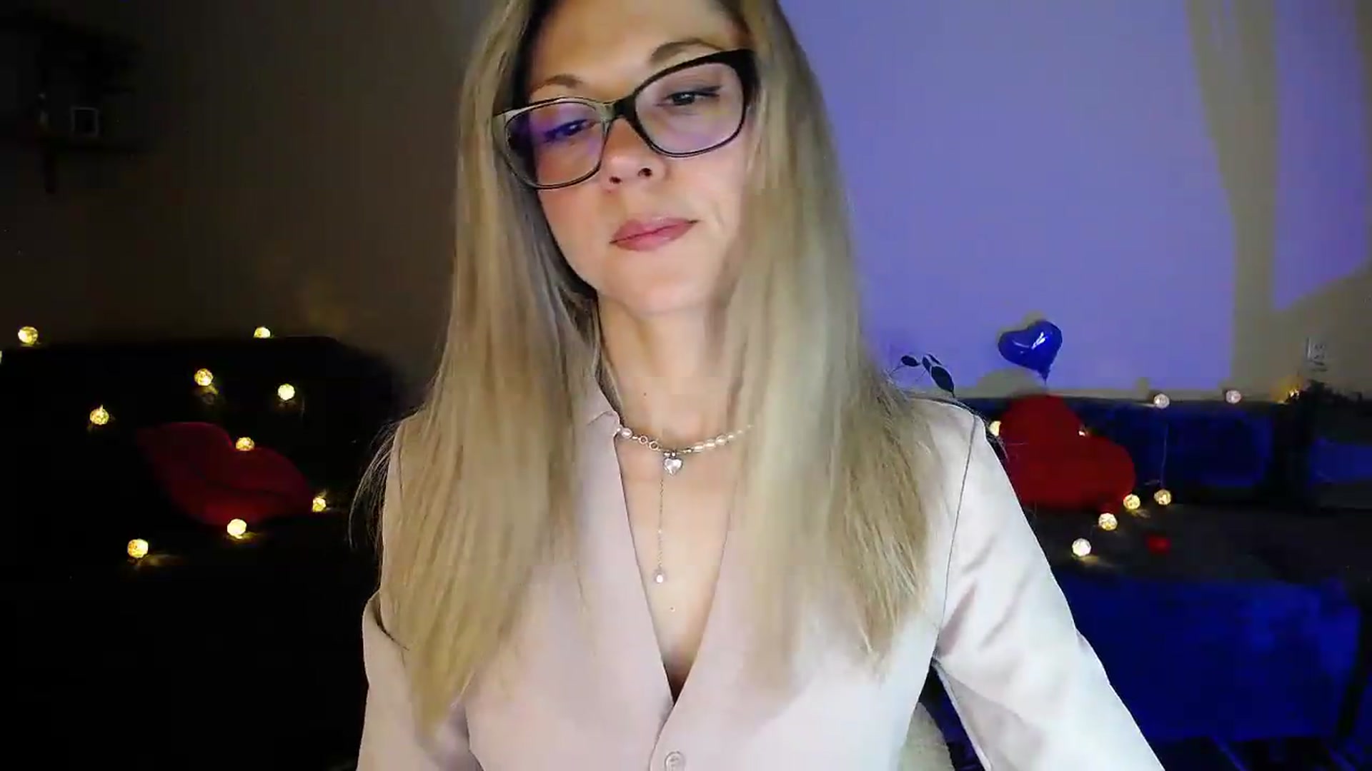 Gallery image thumbnail from Sunshine_alis's myfreecams stream on, 06/05/2026, 19:50 image 15 of 20