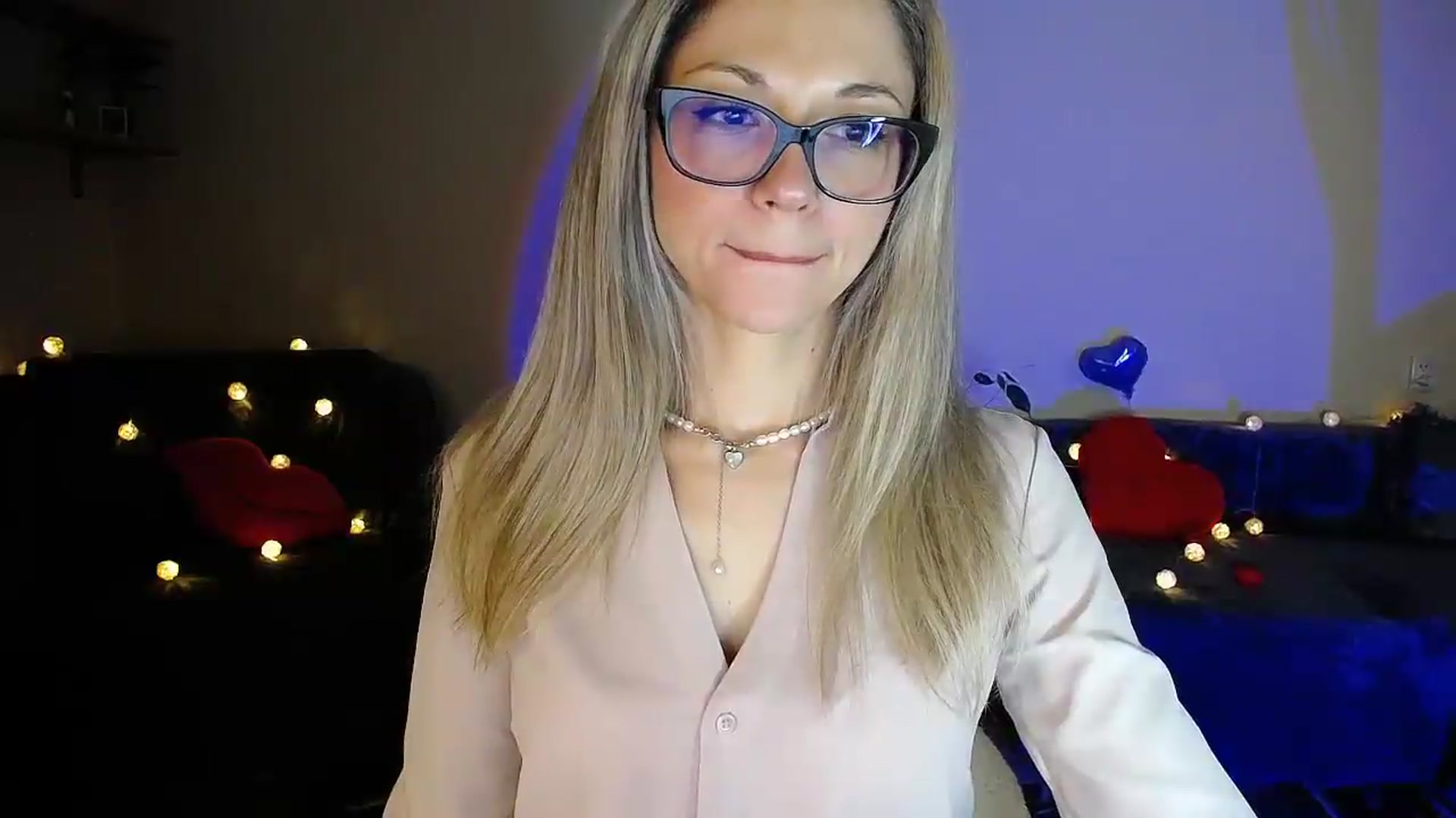 Gallery image thumbnail from Sunshine_alis's myfreecams stream on, 06/05/2026, 19:50 image 9 of 20