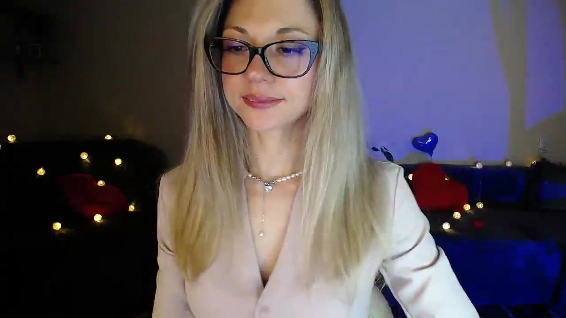 Gallery image thumbnail from Sunshine_alis's myfreecams stream on, 06/05/2026, 19:50 image 12 of 20