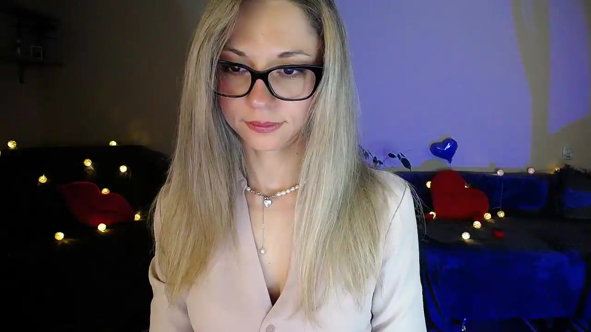 Gallery image thumbnail from Sunshine_alis's myfreecams stream on, 06/05/2026, 19:50 image 17 of 20