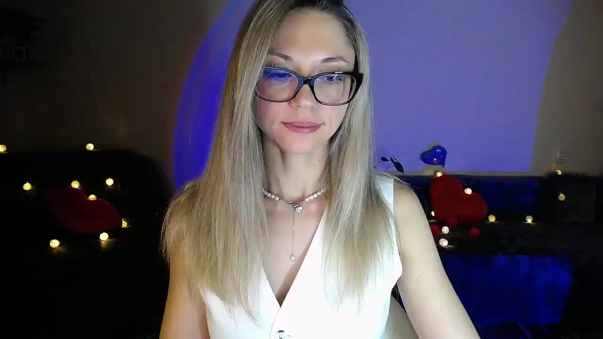 Gallery image thumbnail from Sunshine_alis's myfreecams stream on, 06/19/2026, 21:50 image 9 of 20