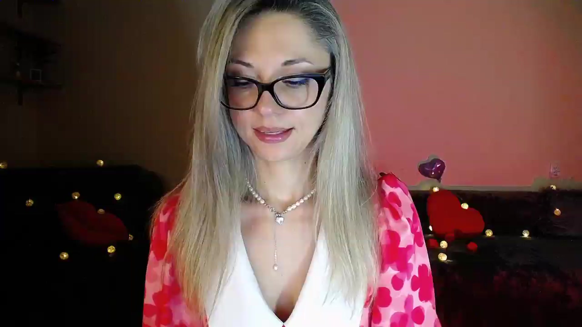 Gallery image thumbnail from Sunshine_alis's myfreecams stream on, 06/22/2026, 20:20 image 17 of 20