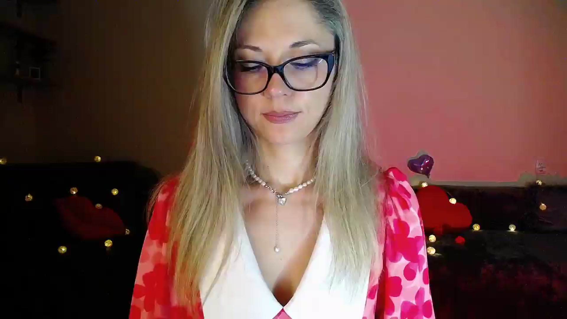 Gallery image thumbnail from Sunshine_alis's myfreecams stream on, 06/22/2026, 20:20 image 13 of 20