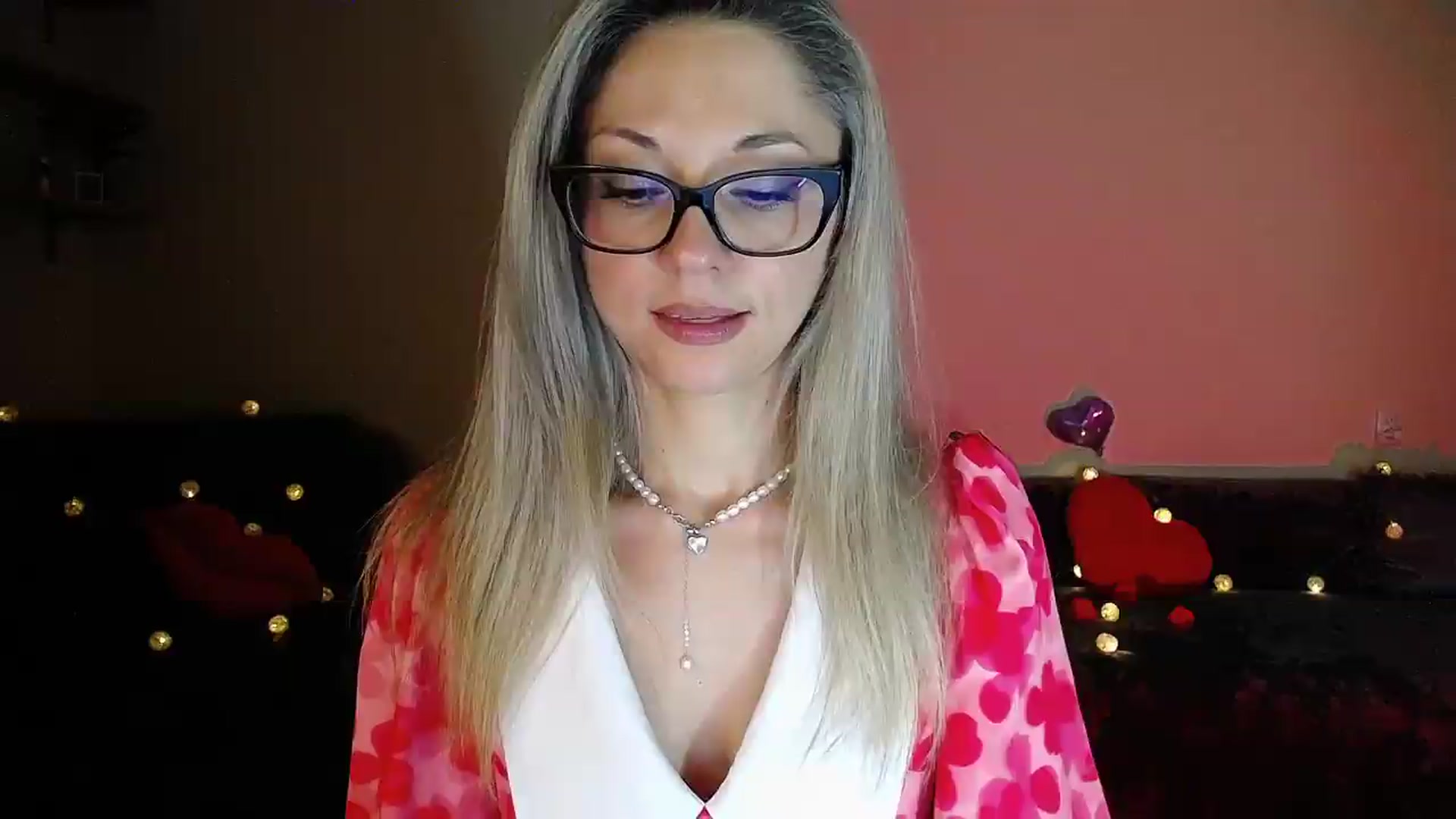 Gallery image thumbnail from Sunshine_alis's myfreecams stream on, 06/22/2026, 20:20 image 18 of 20