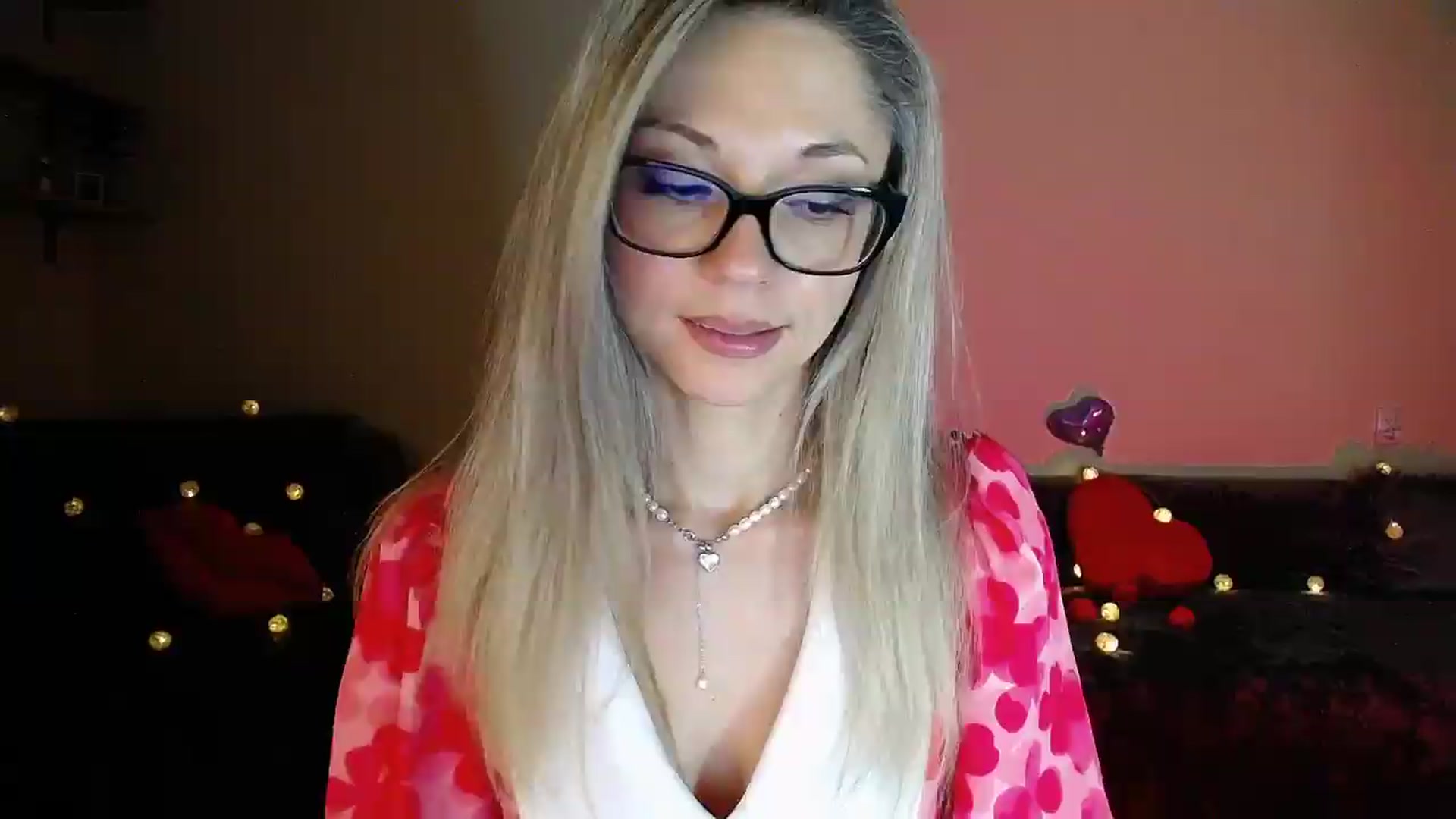 Gallery image thumbnail from Sunshine_alis's myfreecams stream on, 06/22/2026, 20:20 image 16 of 20