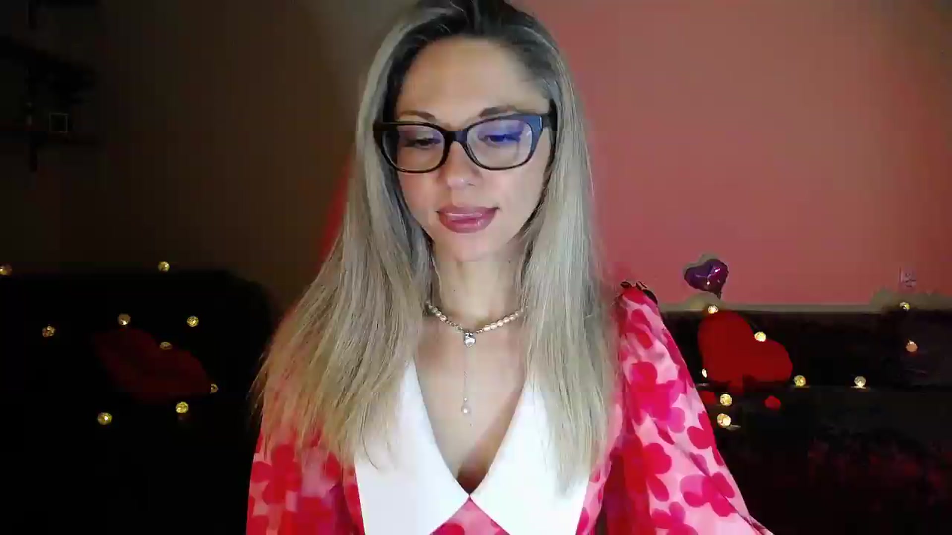 Gallery image thumbnail from Sunshine_alis's myfreecams stream on, 06/22/2026, 20:20 image 1 of 20